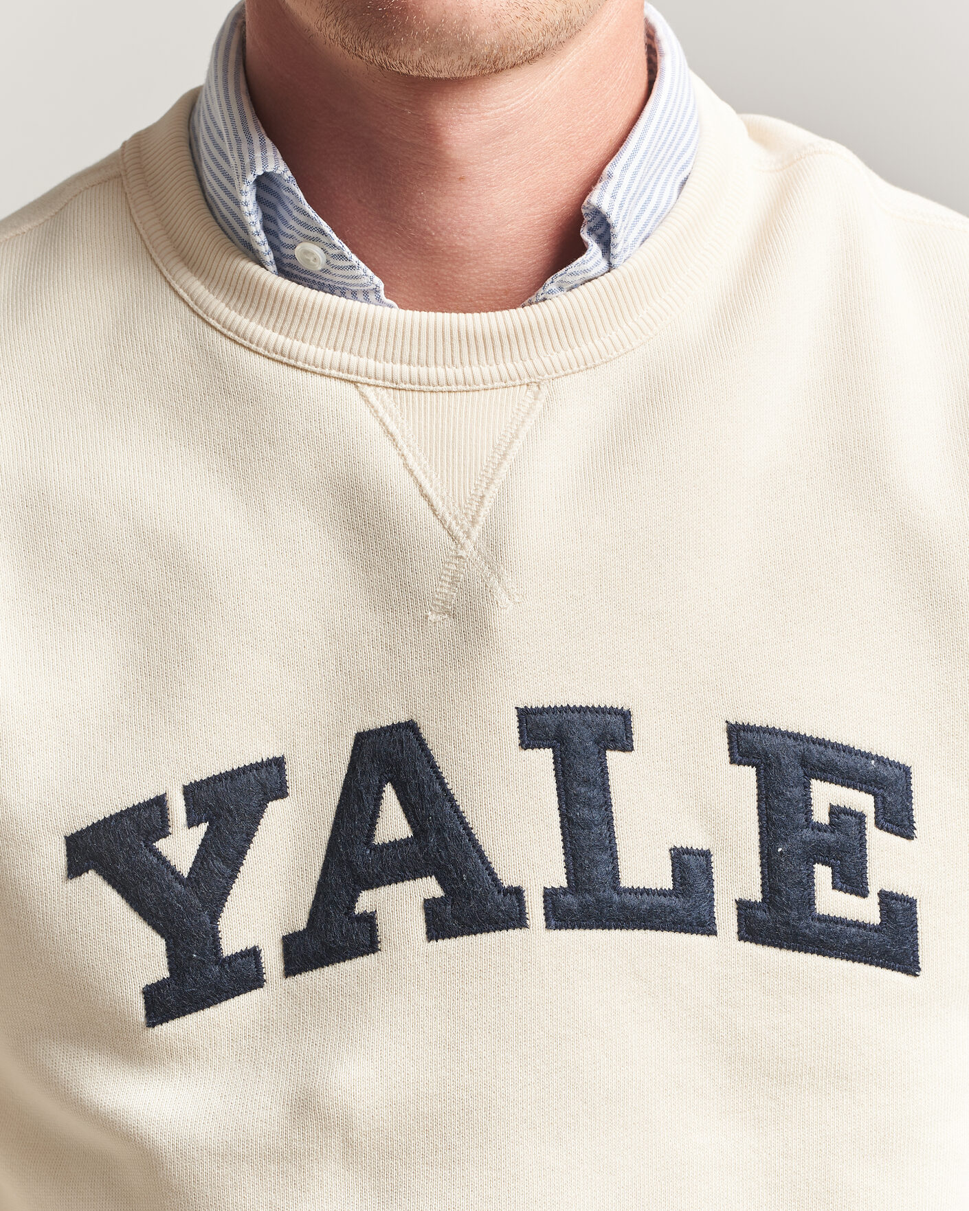 Men | Sweaters & Knitwear | Gant | YALE Crew Neck Sweatshirt Cream
