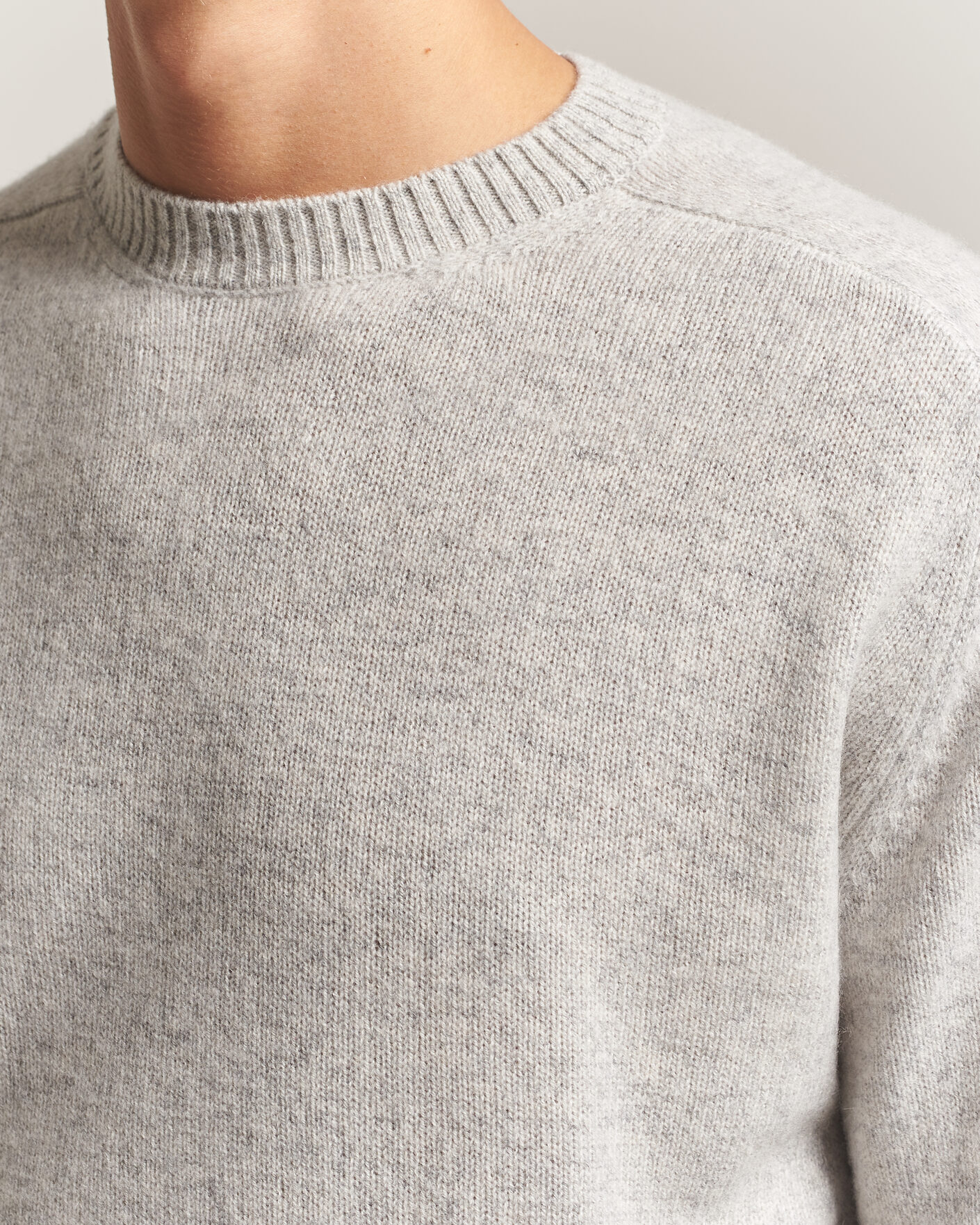 Men | Sweaters & Knitwear | Boglioli | Cloud Cashmere Crew Neck Light Grey