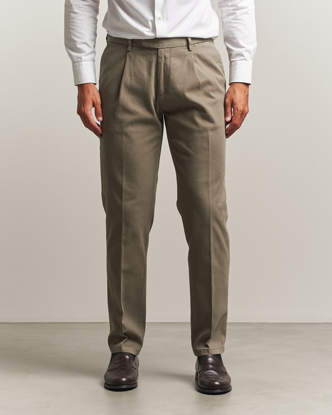 Men | Trousers | Boglioli | Pleated Cotton Twill Chinos Olive