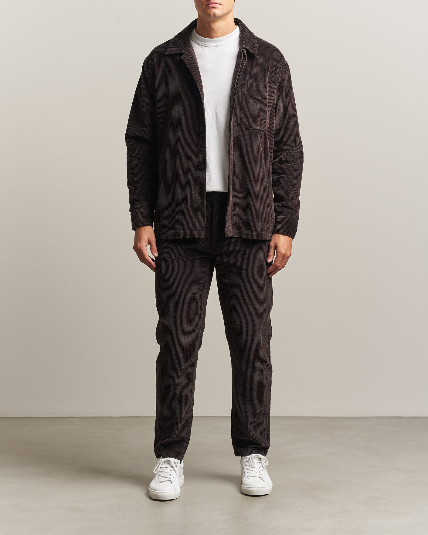 Men | Shirts | KnowledgeCotton Apparel | Cotton Corduroy Overshirt Chocolate