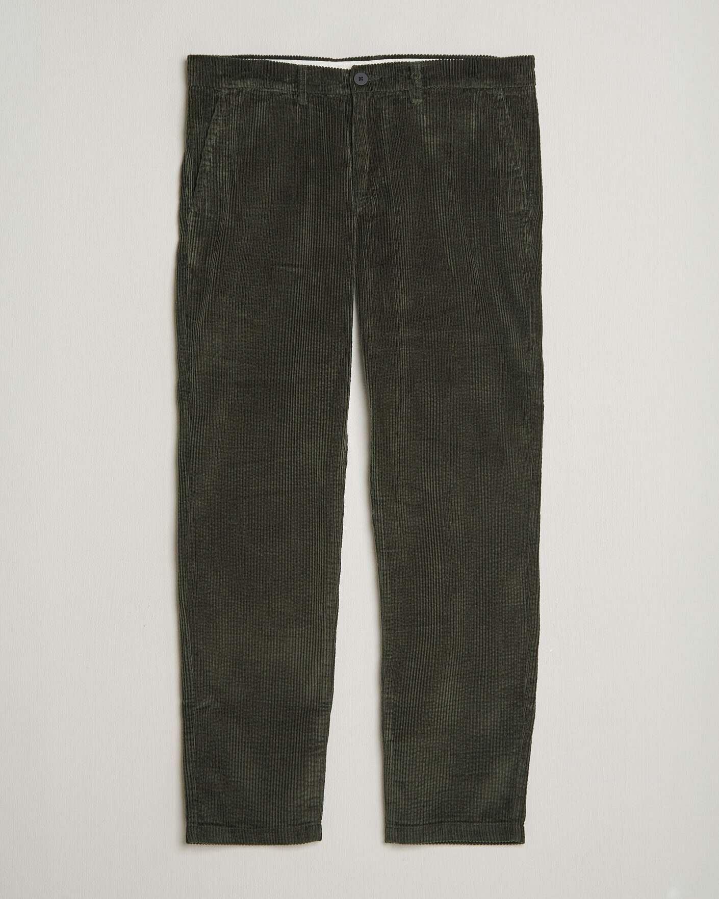 Men | Trousers | KnowledgeCotton Apparel | Chuck Regular Cord Trousers Forest Night