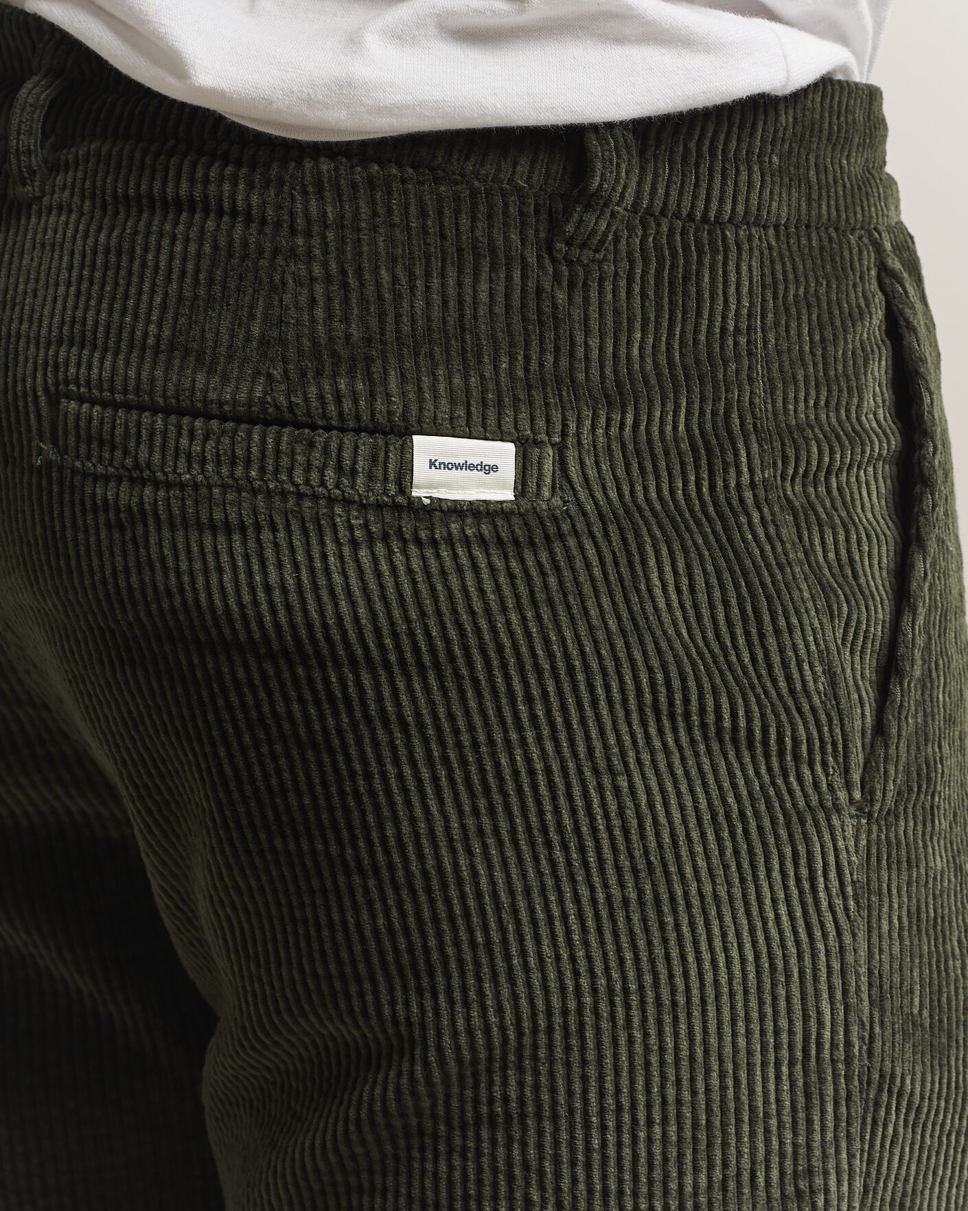 Men | Trousers | KnowledgeCotton Apparel | Chuck Regular Cord Trousers Forest Night