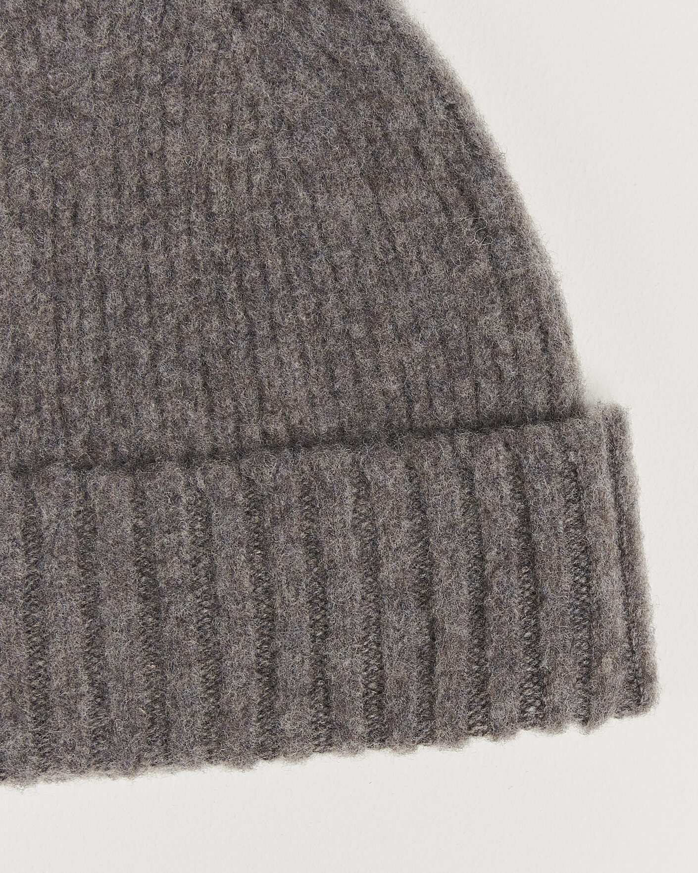 Men | Beanies | Robert Mackie | Rona Ribbed Shaggy Lambswool Beanie Light Brown