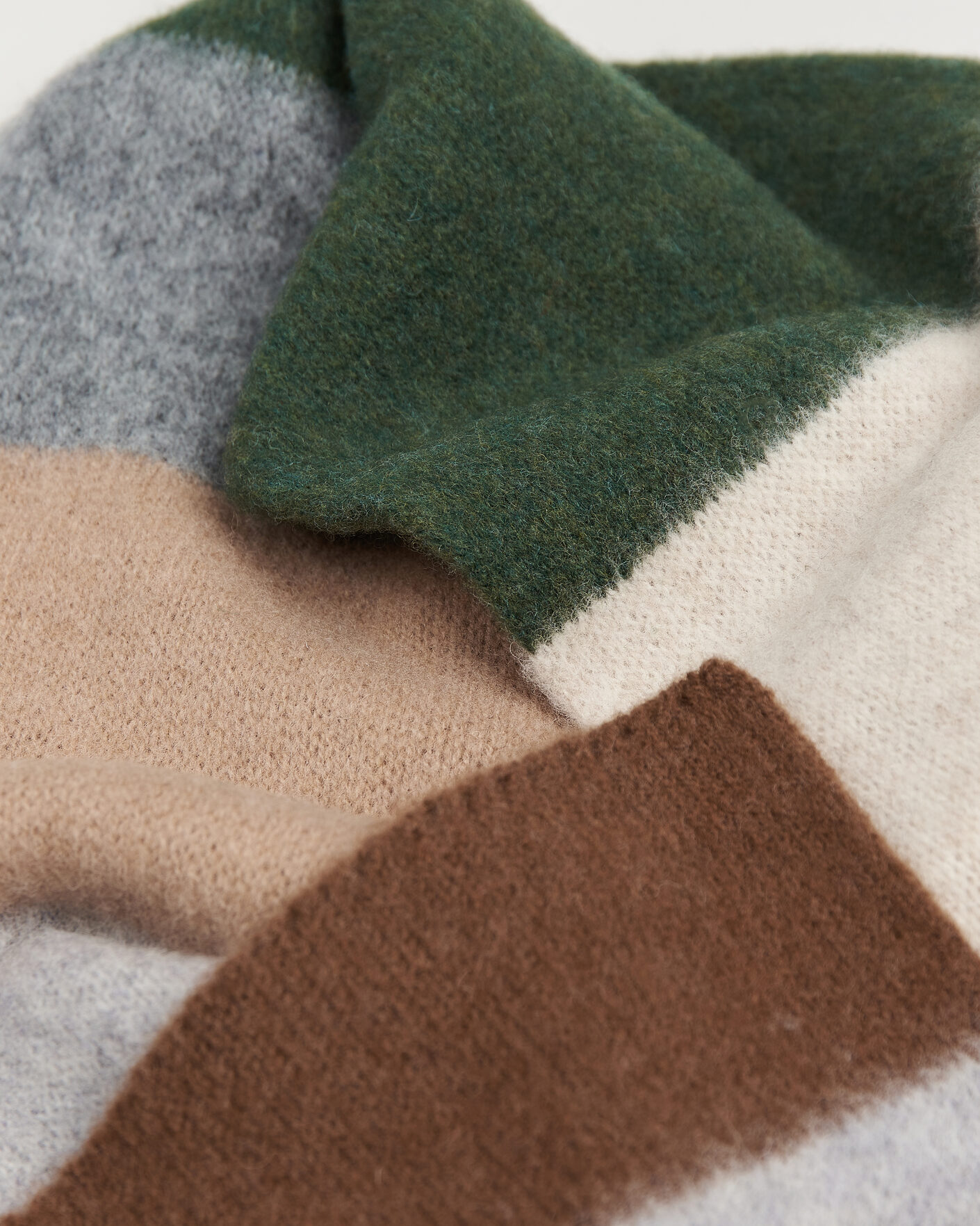 Men | Scarves | Robert Mackie | Rona Ribbed Shaggy Lambswool Scarf Grey/Green/Beige Mix