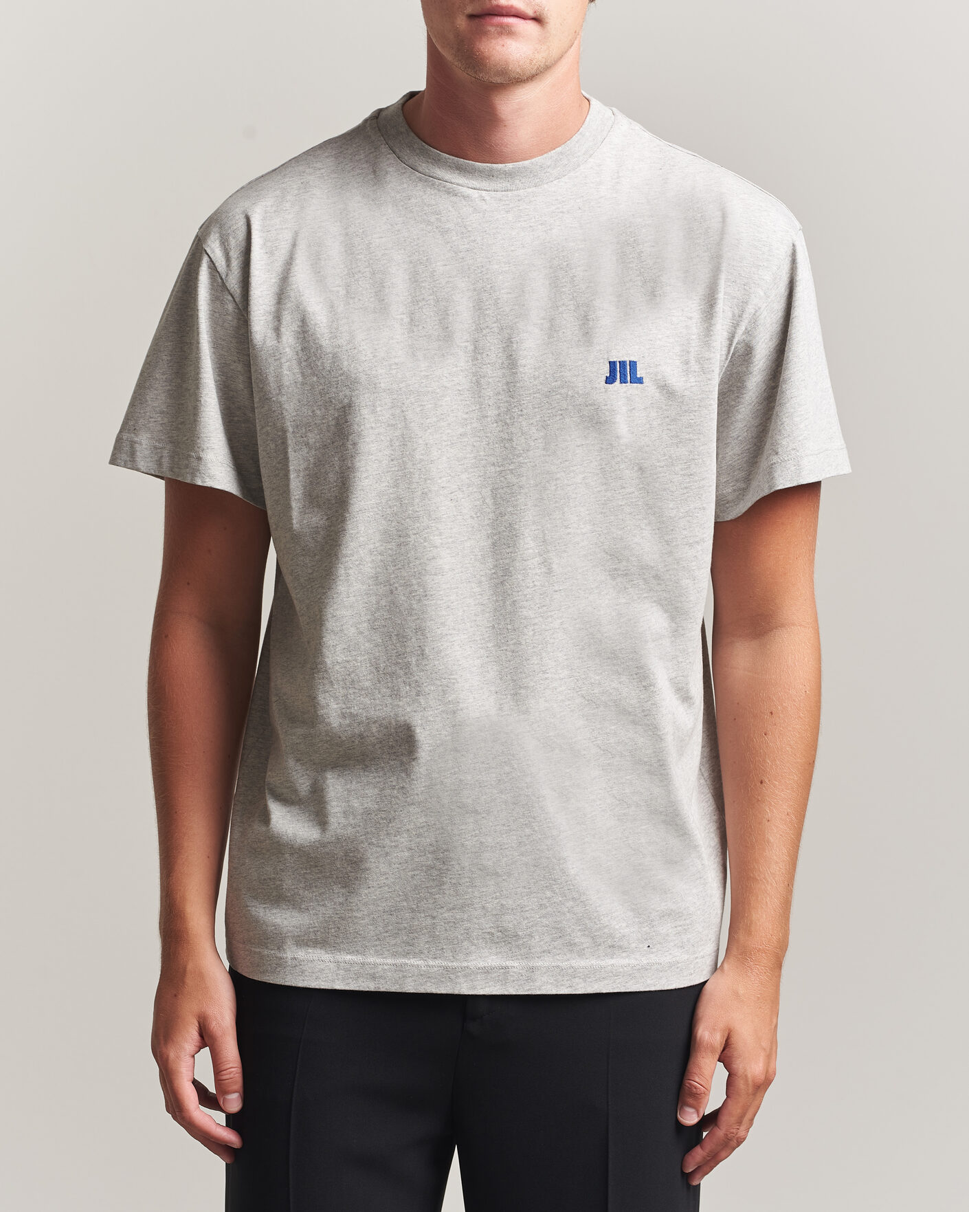 JIL SANDER グレー Tシャツ Jil Sander Short Sleeve Jil Logo T-Shirt Light Grey at CareOfCarl.com