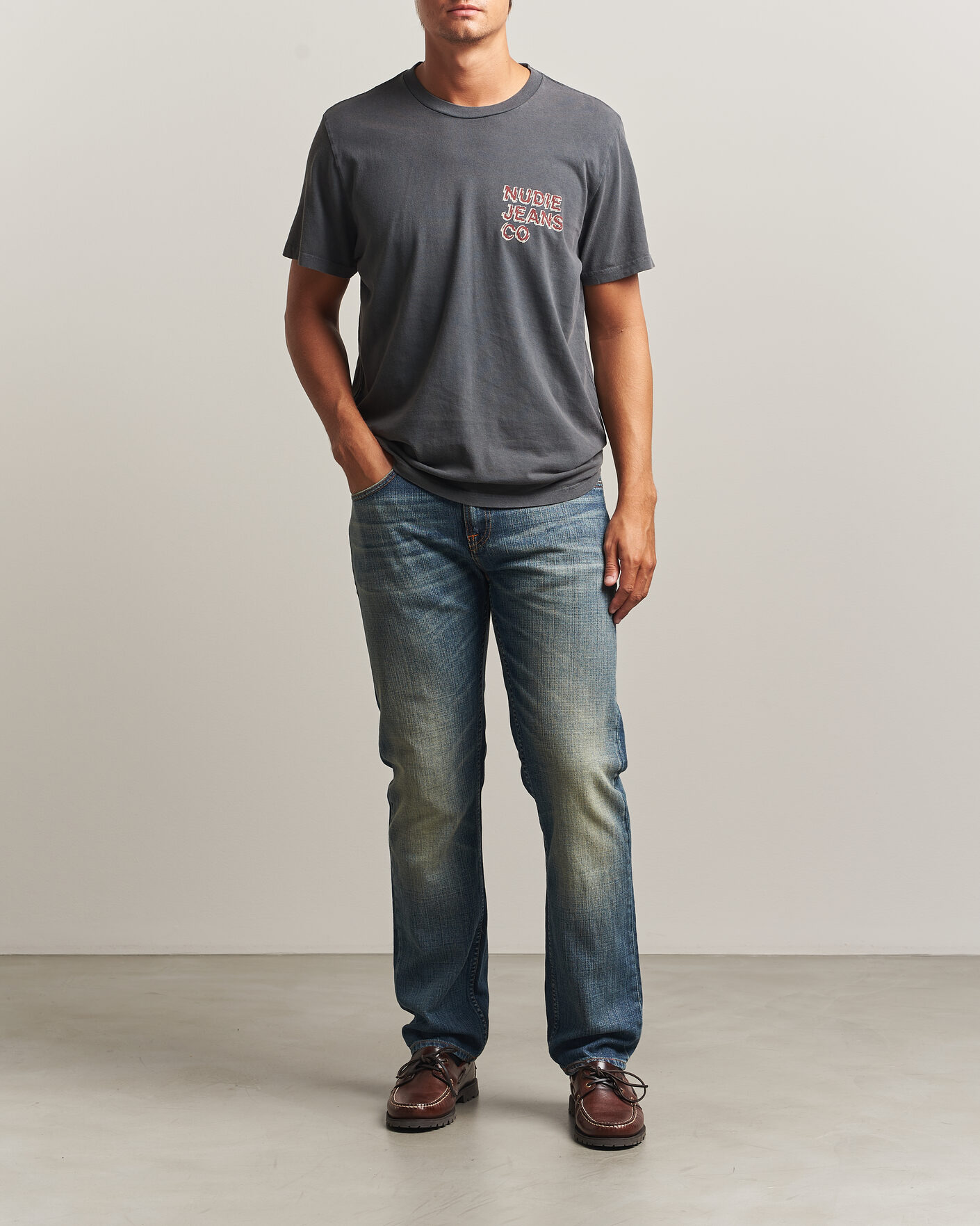 Men | T-Shirts | Nudie Jeans | Roy Life Tracks T-Shirt Antracite