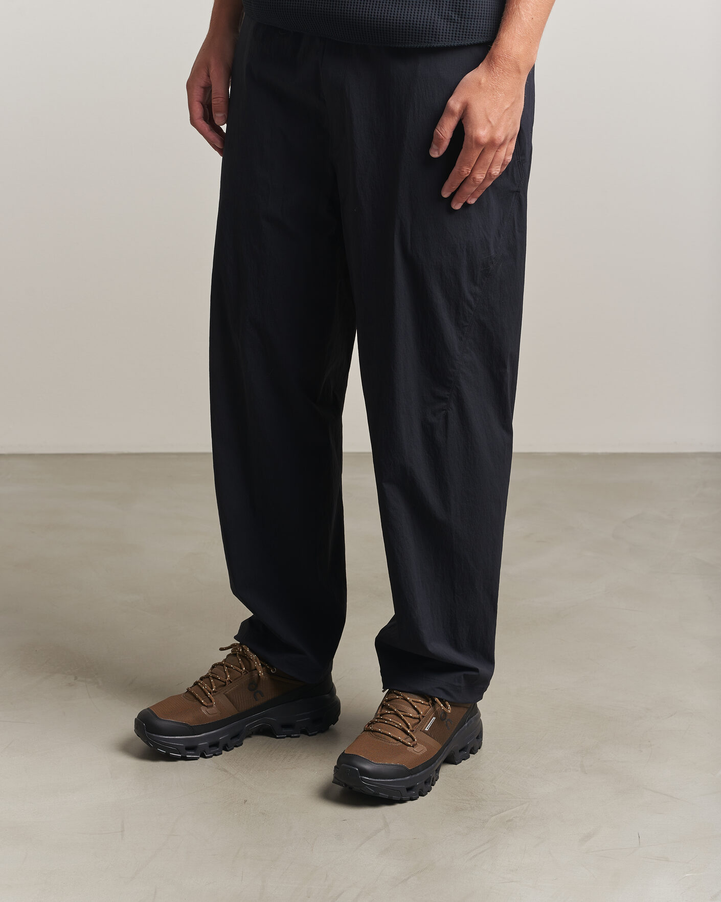 Men | Trail Sneakers | On | Cloudrock Low Waterproof Earth/Black