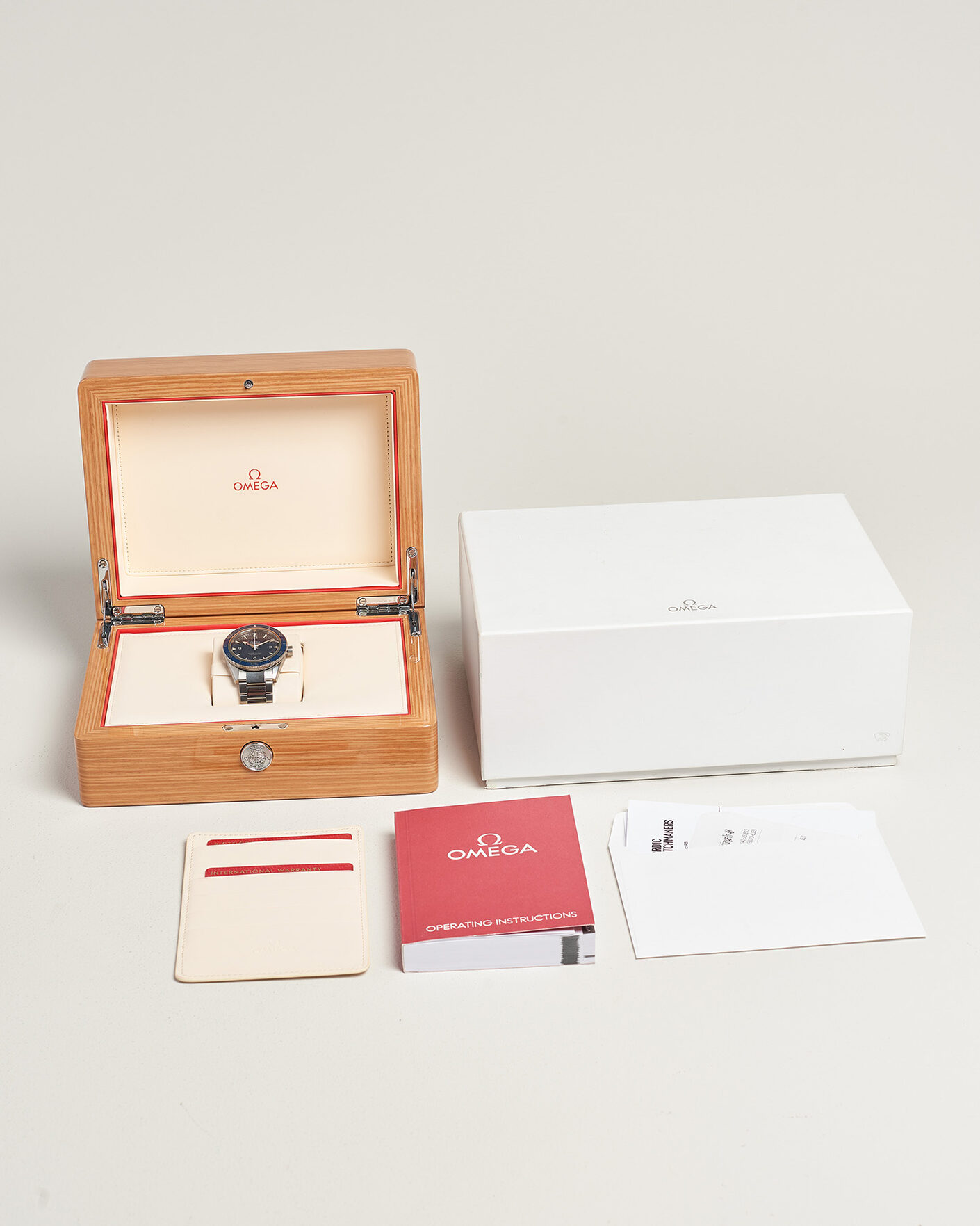 Men | Pre-Owned & Vintage Watches | Omega Pre-Owned | Seamaster 300 