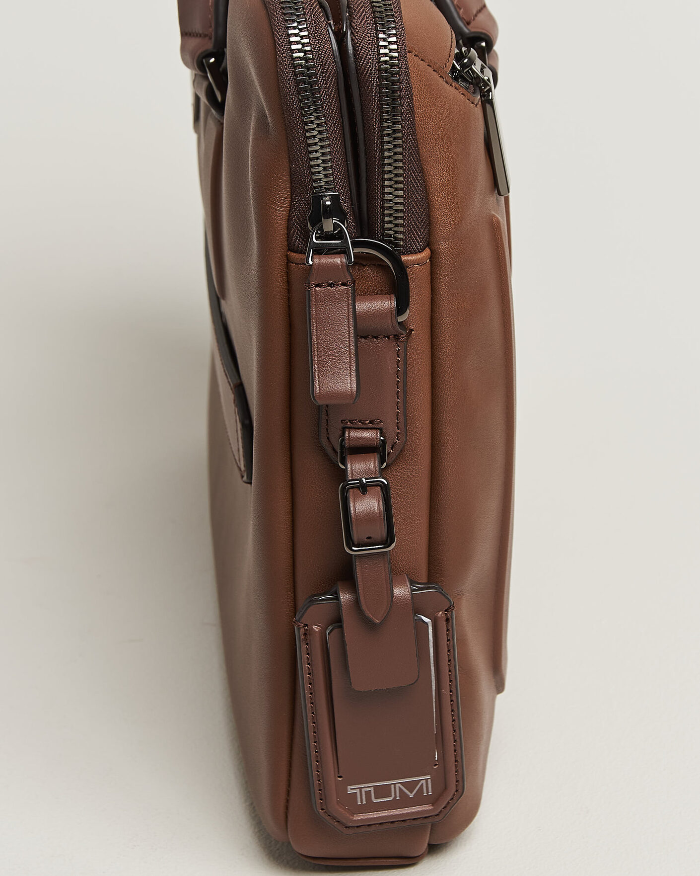 Men | Bags | TUMI | Harrison Sycamore Slim Leather Brief Cognac Bombe