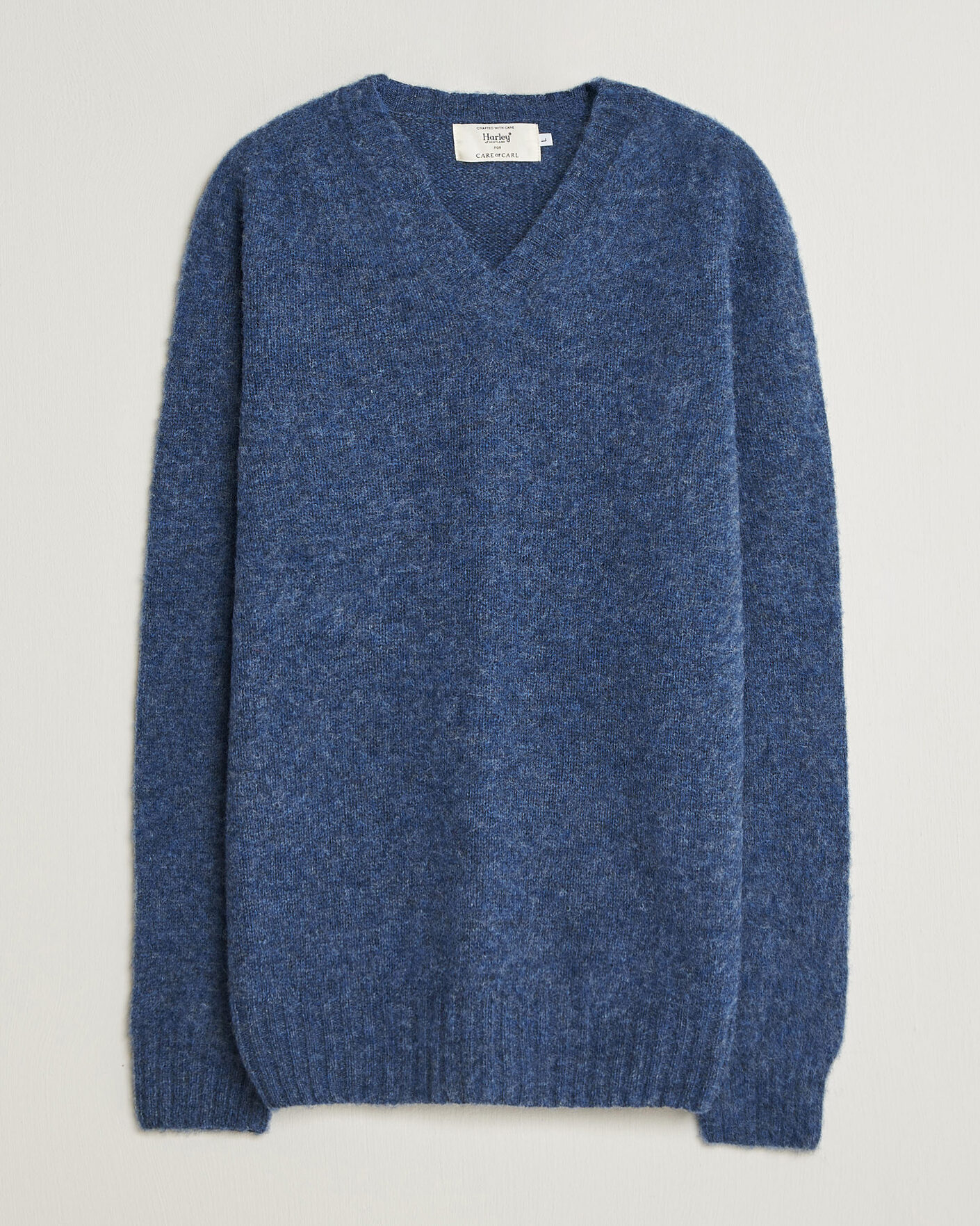 Men | Sweaters & Knitwear | Harley Of Scotland for Care of Carl | Brushed Supersoft Lambswool V-Neck Denim Blue