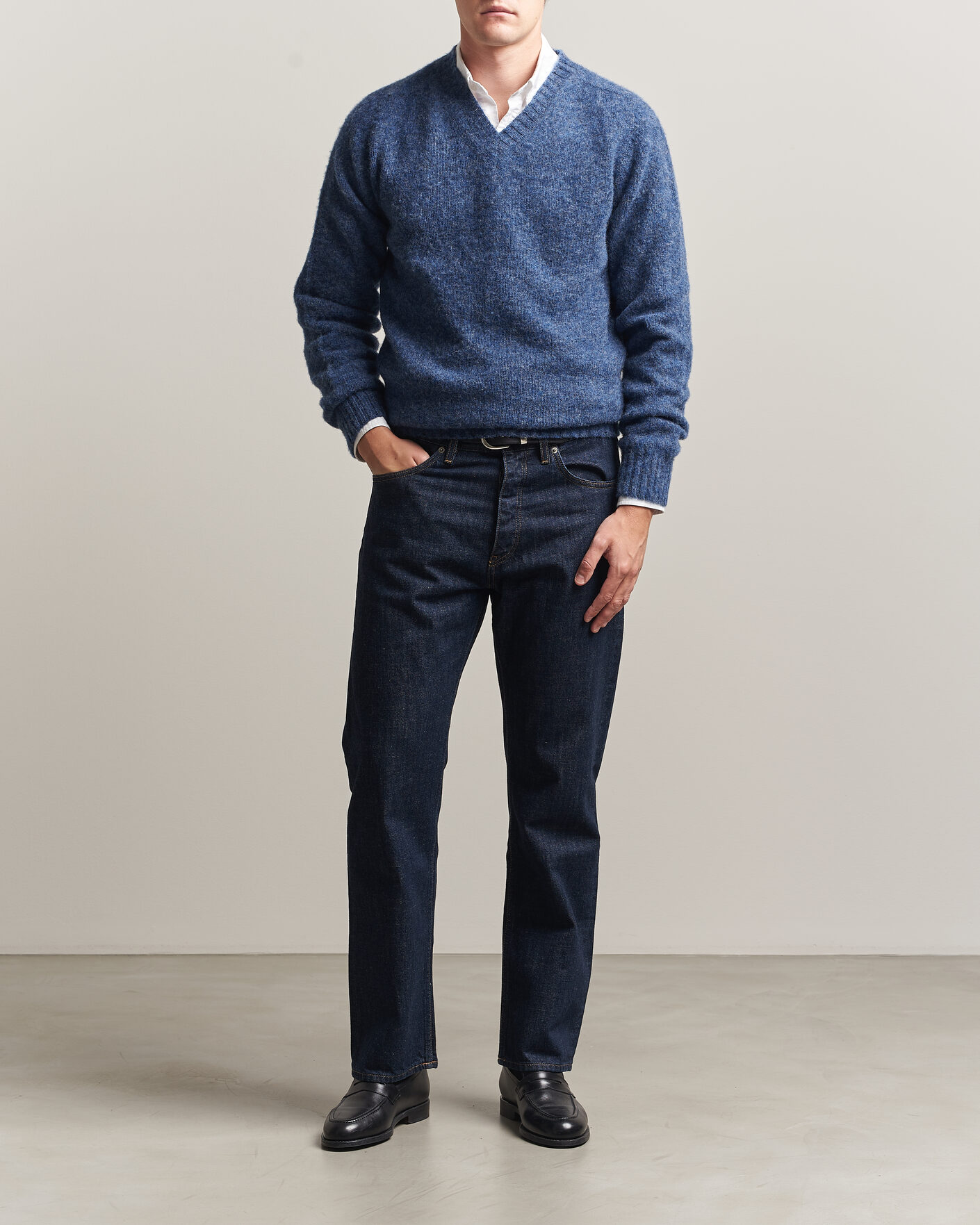 Men | Sweaters & Knitwear | Harley Of Scotland for Care of Carl | Brushed Supersoft Lambswool V-Neck Denim Blue