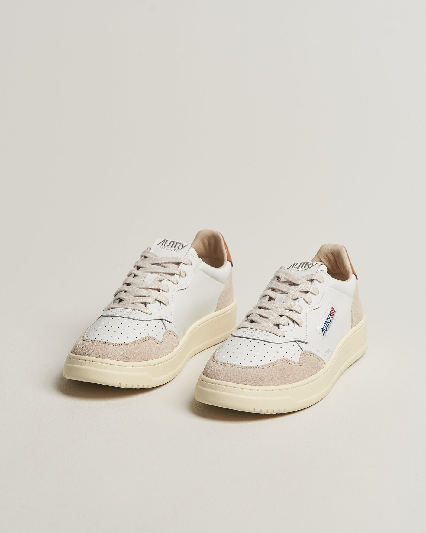 Men | Sneakers | Autry | Medalist Low Leather/Suede Sneaker White/Lion