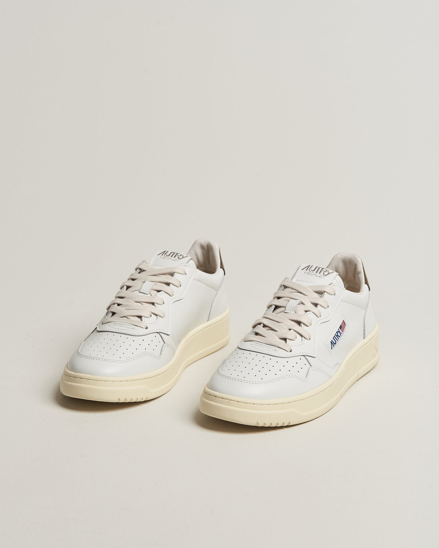 Men | Sneakers | Autry | Medalist Low Sneaker White/Chocolate
