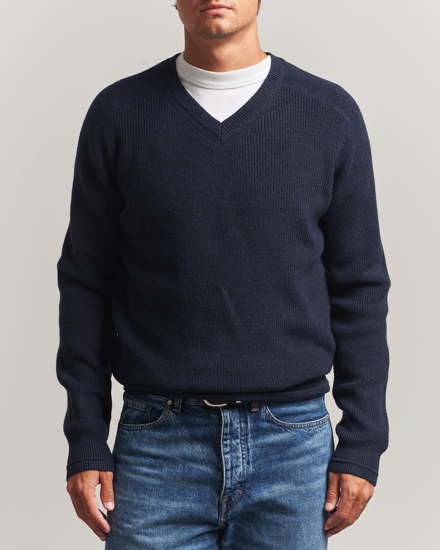 Men | Sweaters & Knitwear | Tiger of Sweden | Logan Wool Knitted V-Neck Night Grape