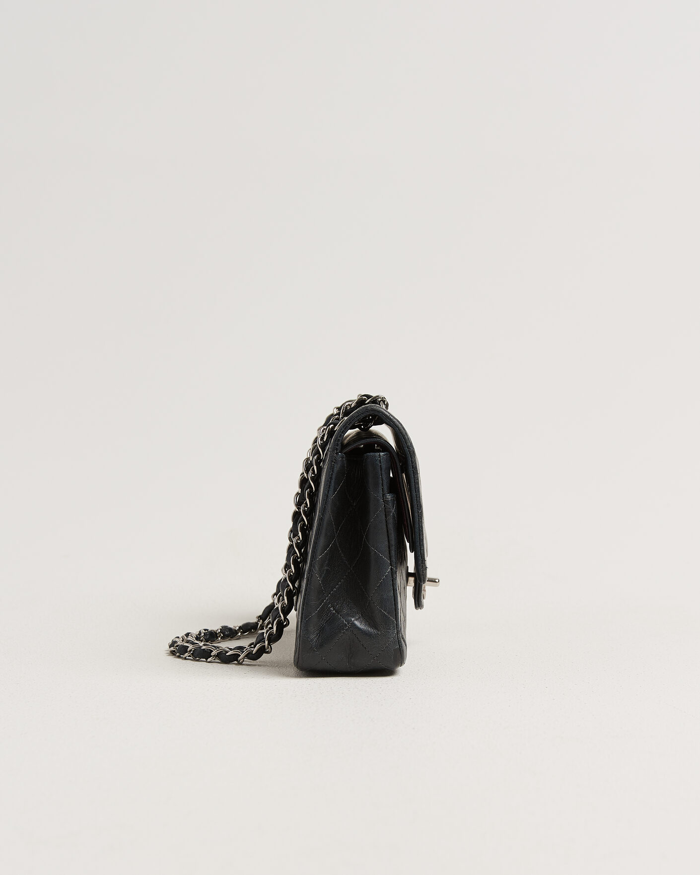 Men | Pre-Owned & Vintage Bags | Chanel Pre-Owned | Classic Medium Double Flap Bag Lambskin Black