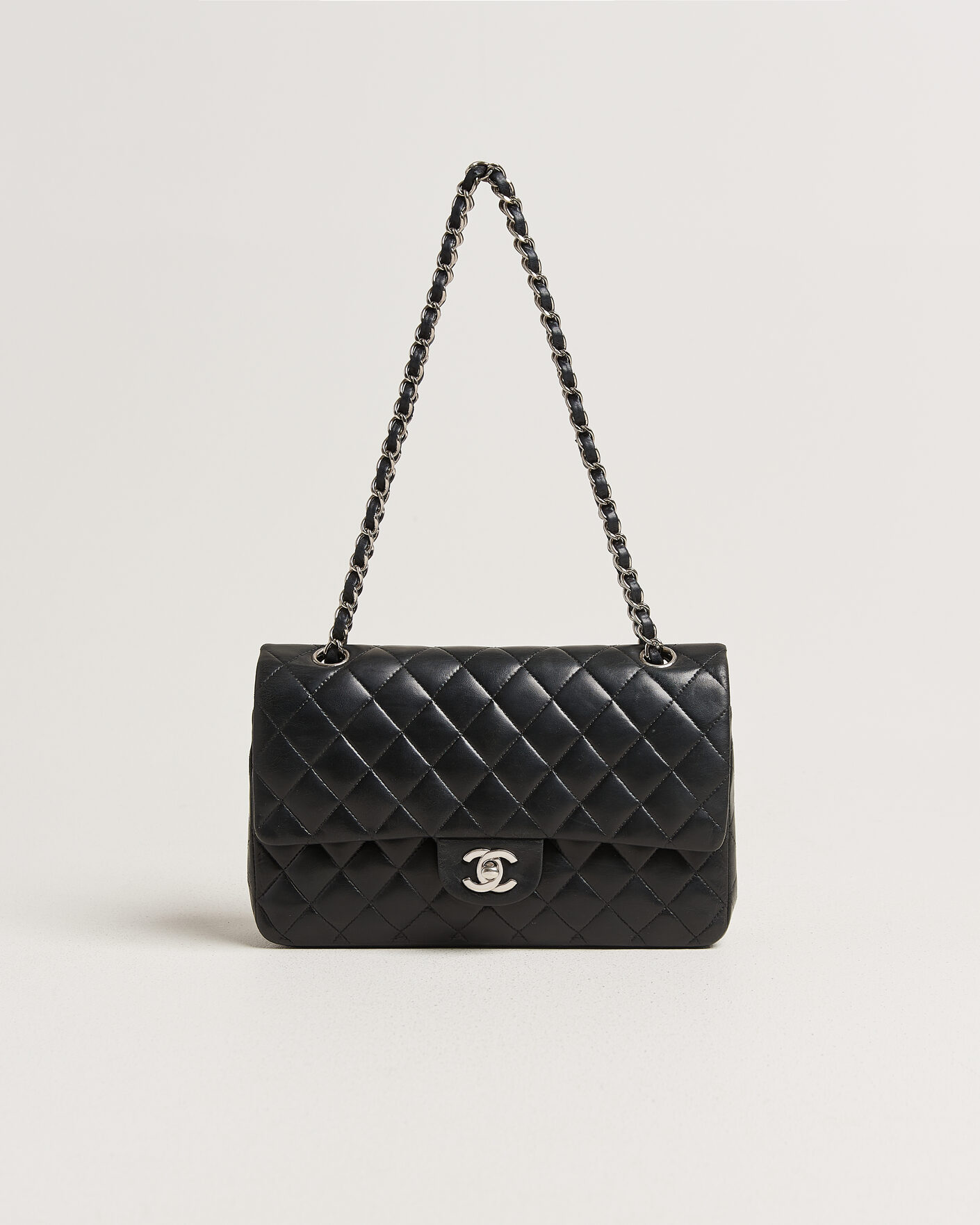 Men | Pre-Owned & Vintage Bags | Chanel Pre-Owned | Classic Medium Double Flap Bag Lambskin Black