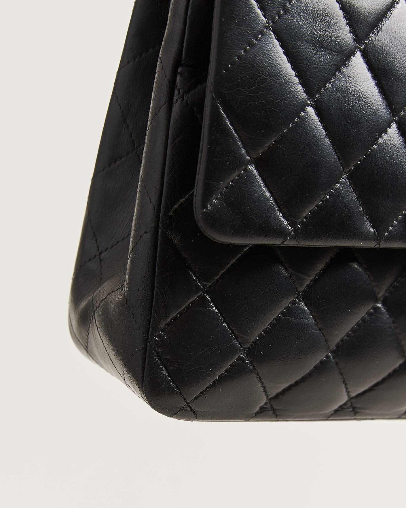 Men | Pre-Owned & Vintage Bags | Chanel Pre-Owned | Classic Medium Double Flap Bag Lambskin Black