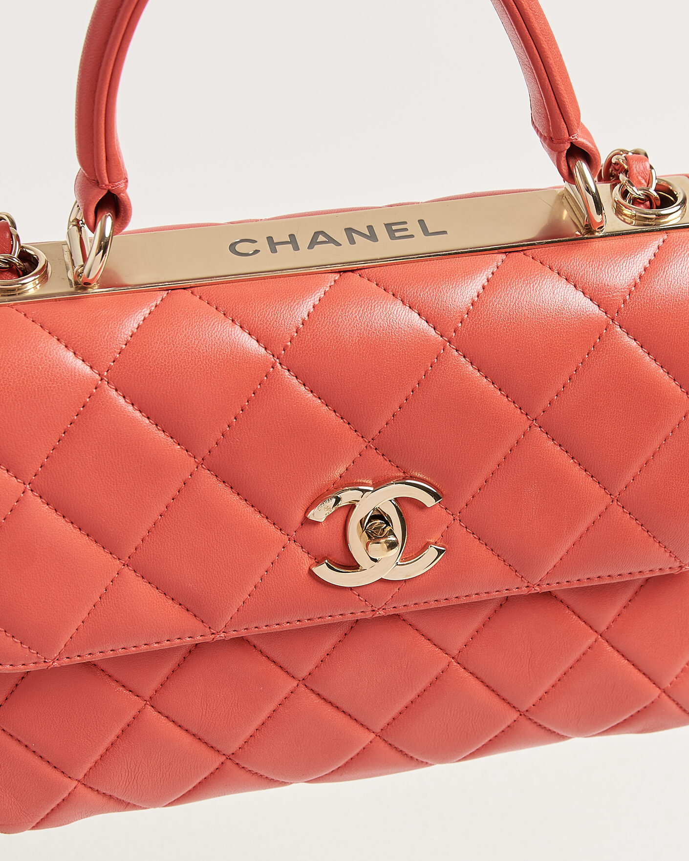 Men | Pre-Owned & Vintage Bags | Chanel Pre-Owned | Trendy CC Top Handle Bag Coral
