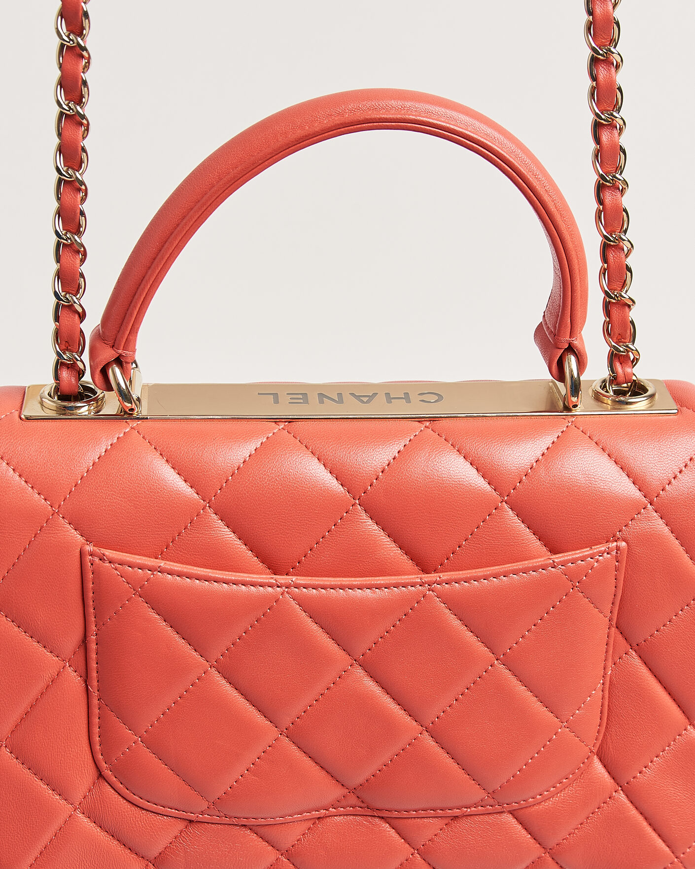 Men | Pre-Owned & Vintage Bags | Chanel Pre-Owned | Trendy CC Top Handle Bag Coral