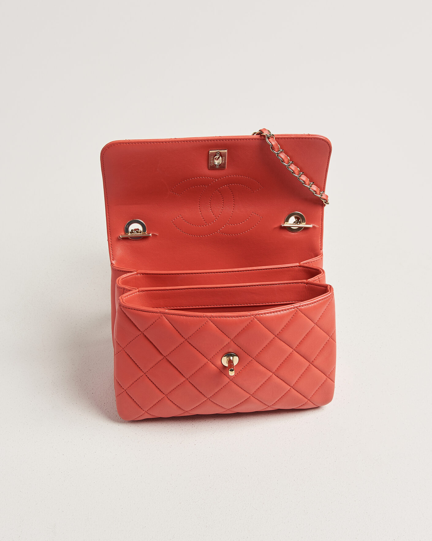 Men | Pre-Owned & Vintage Bags | Chanel Pre-Owned | Trendy CC Top Handle Bag Coral
