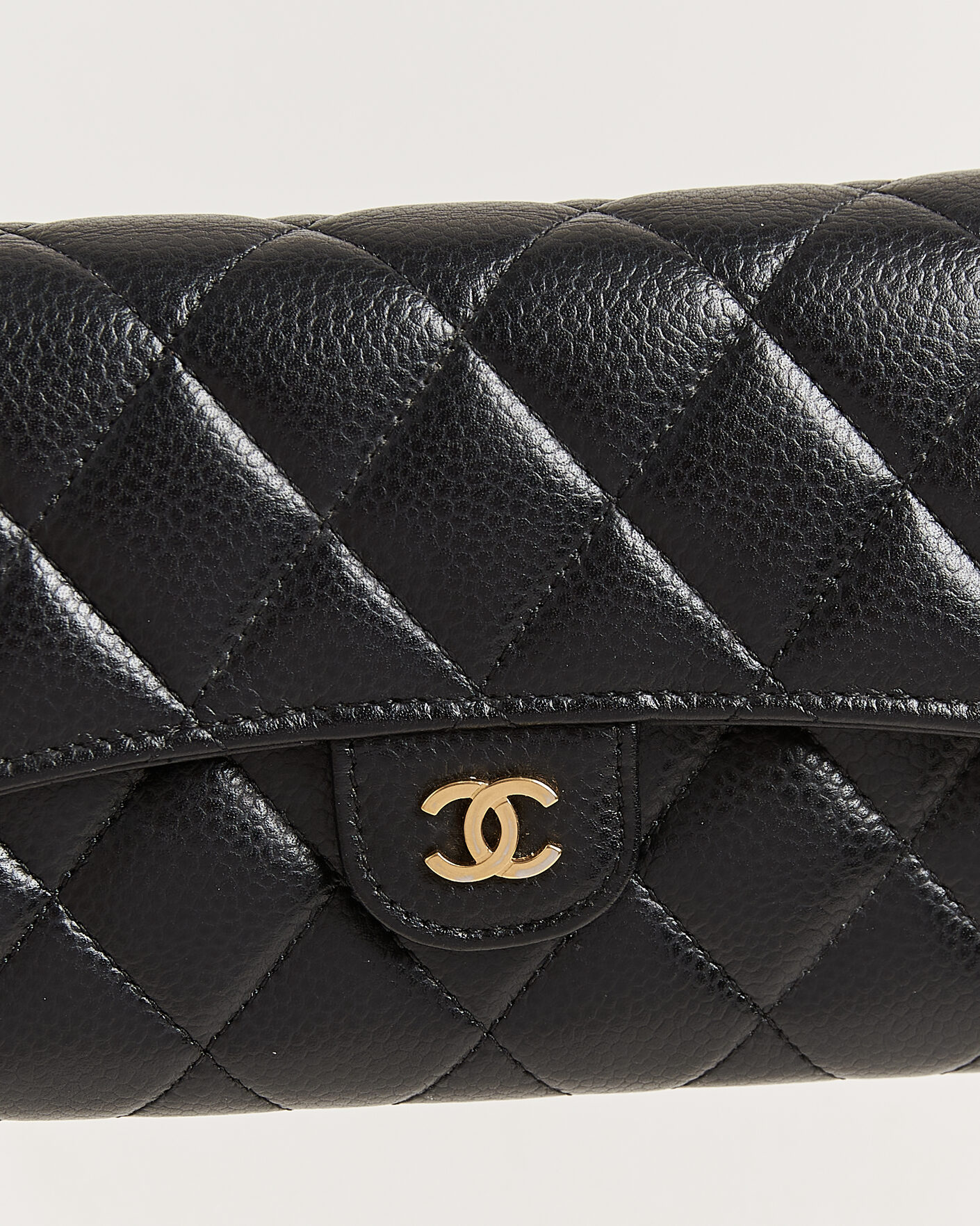 Men | Pre-Owned & Vintage Bags | Chanel Pre-Owned | Classic  Long Flap Wallet Caviar Leather Black
