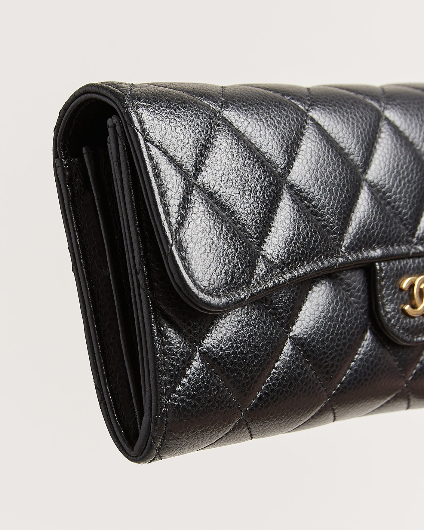 Men | Pre-Owned & Vintage Bags | Chanel Pre-Owned | Classic  Long Flap Wallet Caviar Leather Black
