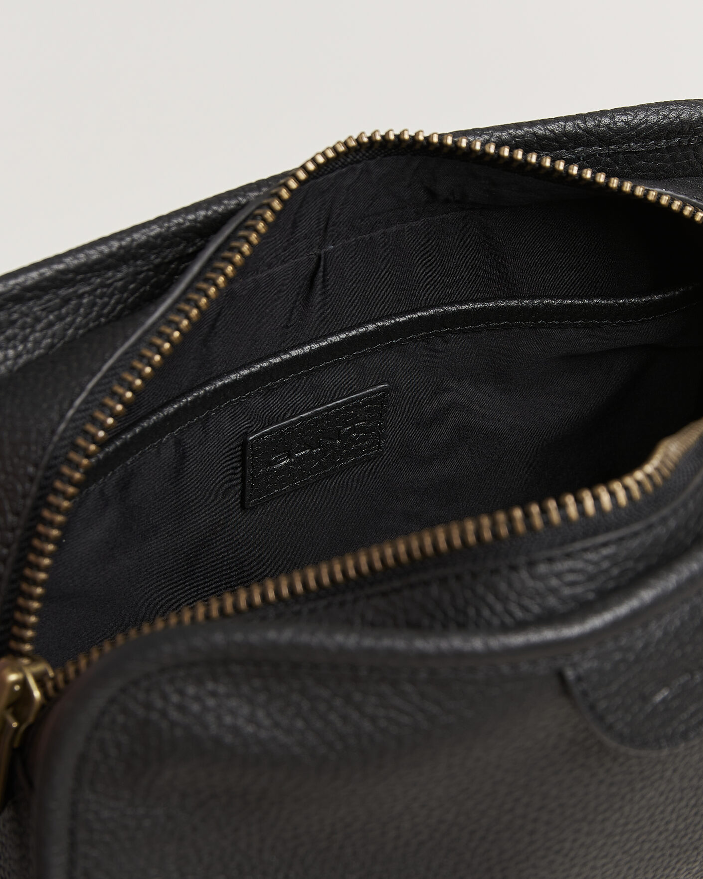 Men | Bags | Gant | Grained Leather Wash Bag Black