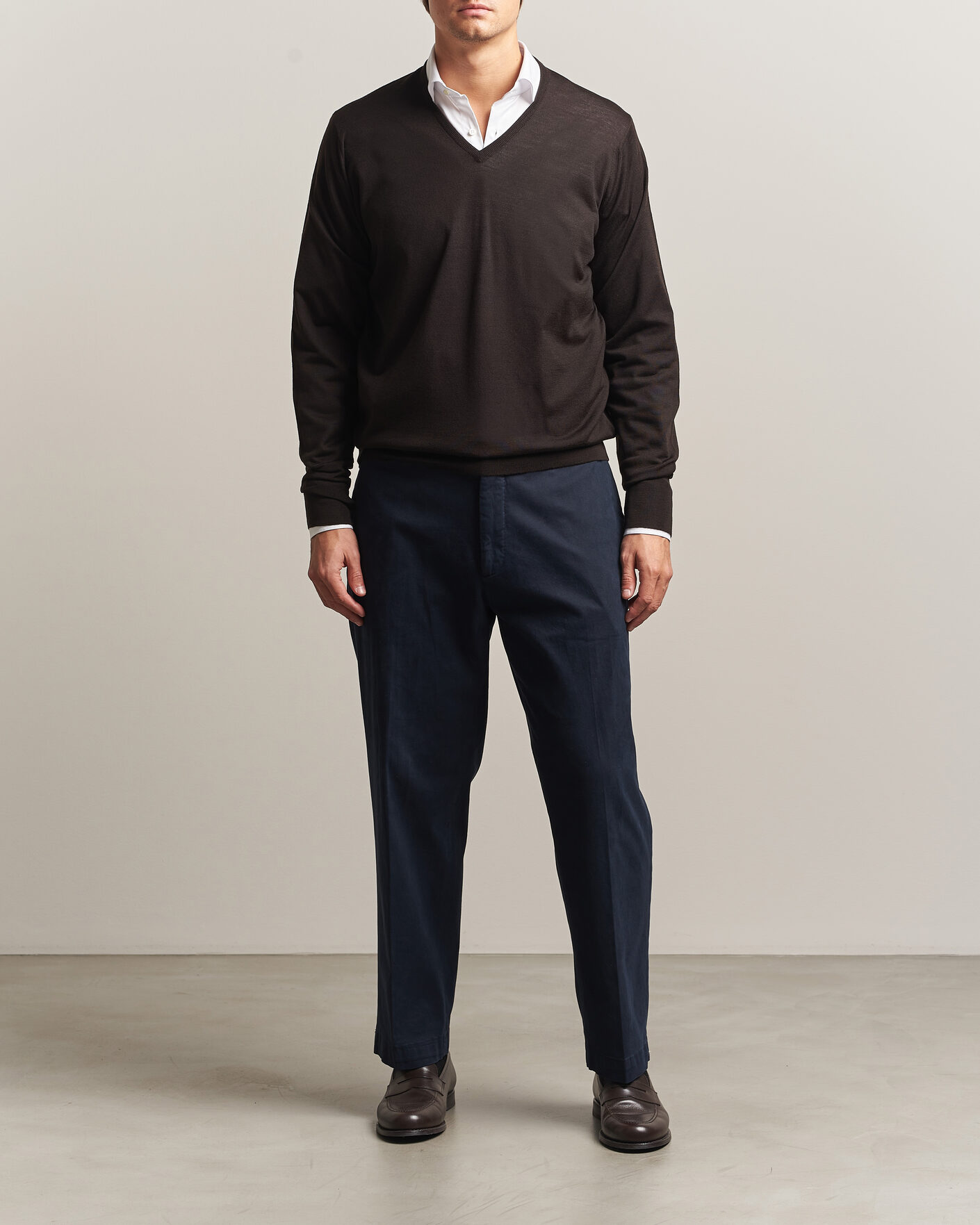 Men | Sweaters & Knitwear | John Smedley | Bobby Extra Fine Merino V-Neck Pullover Faulkner Brown