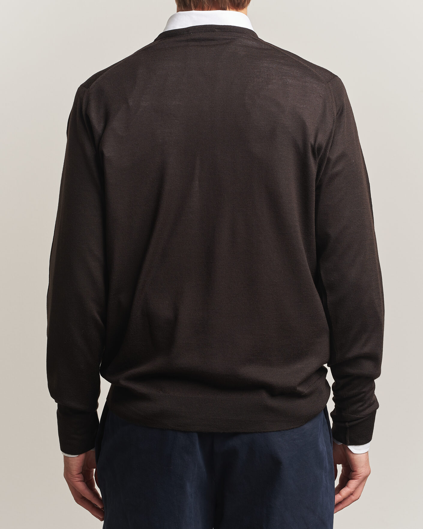 Men | Sweaters & Knitwear | John Smedley | Bobby Extra Fine Merino V-Neck Pullover Faulkner Brown