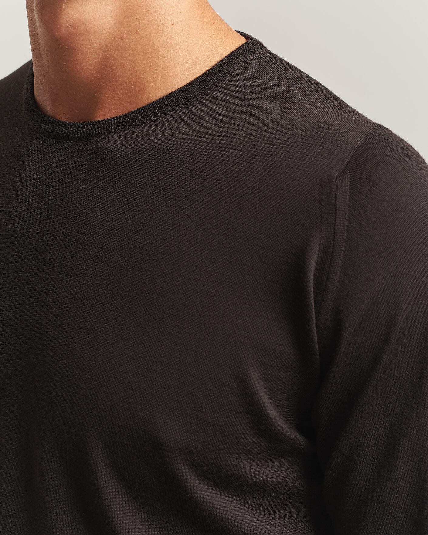 Men | Sweaters & Knitwear | John Smedley | Lundy Extra Fine Merino Crew Neck Faulkner Brown