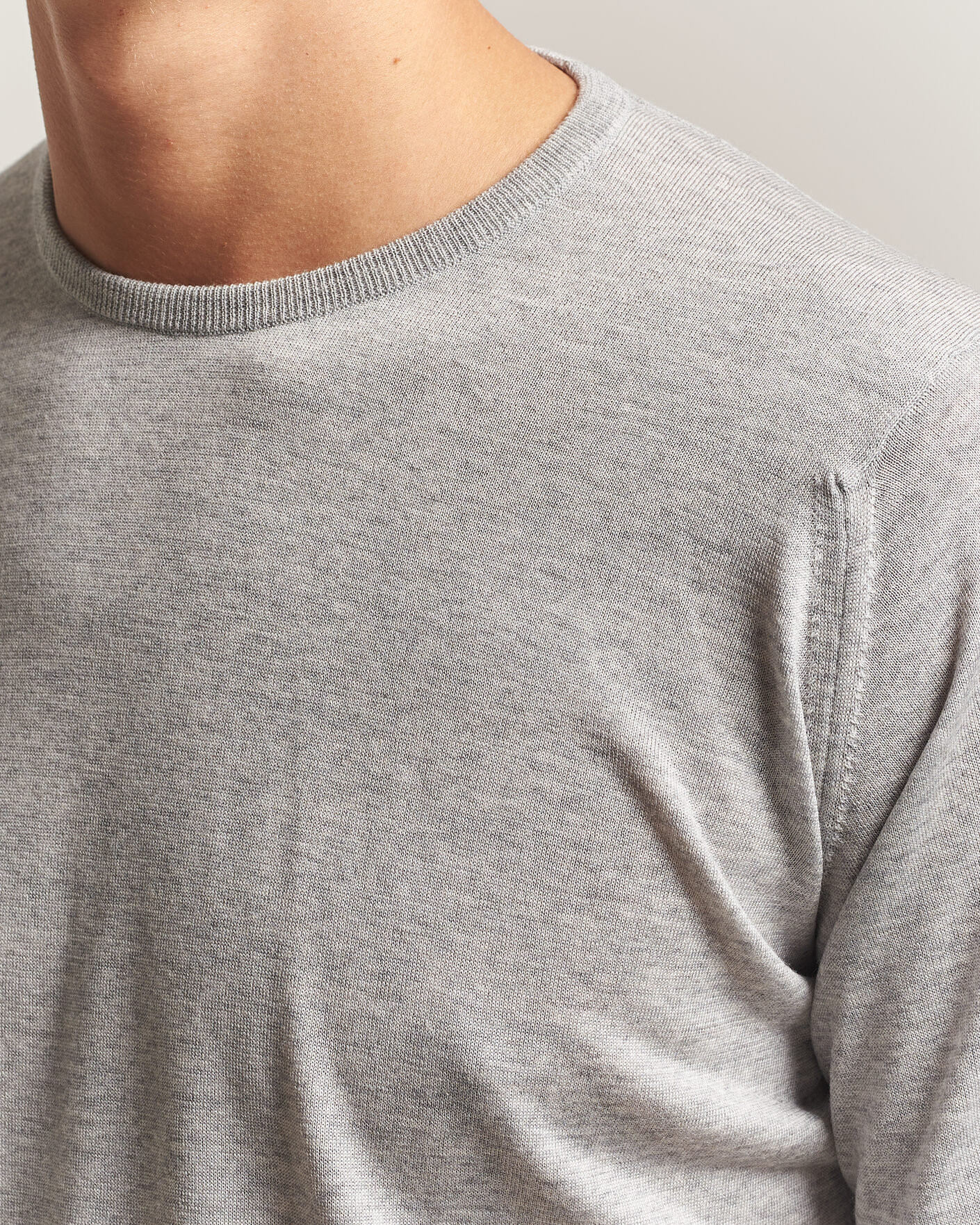 Men | Sweaters & Knitwear | John Smedley | Lundy Extra Fine Merino Crew Neck Nimbus Grey