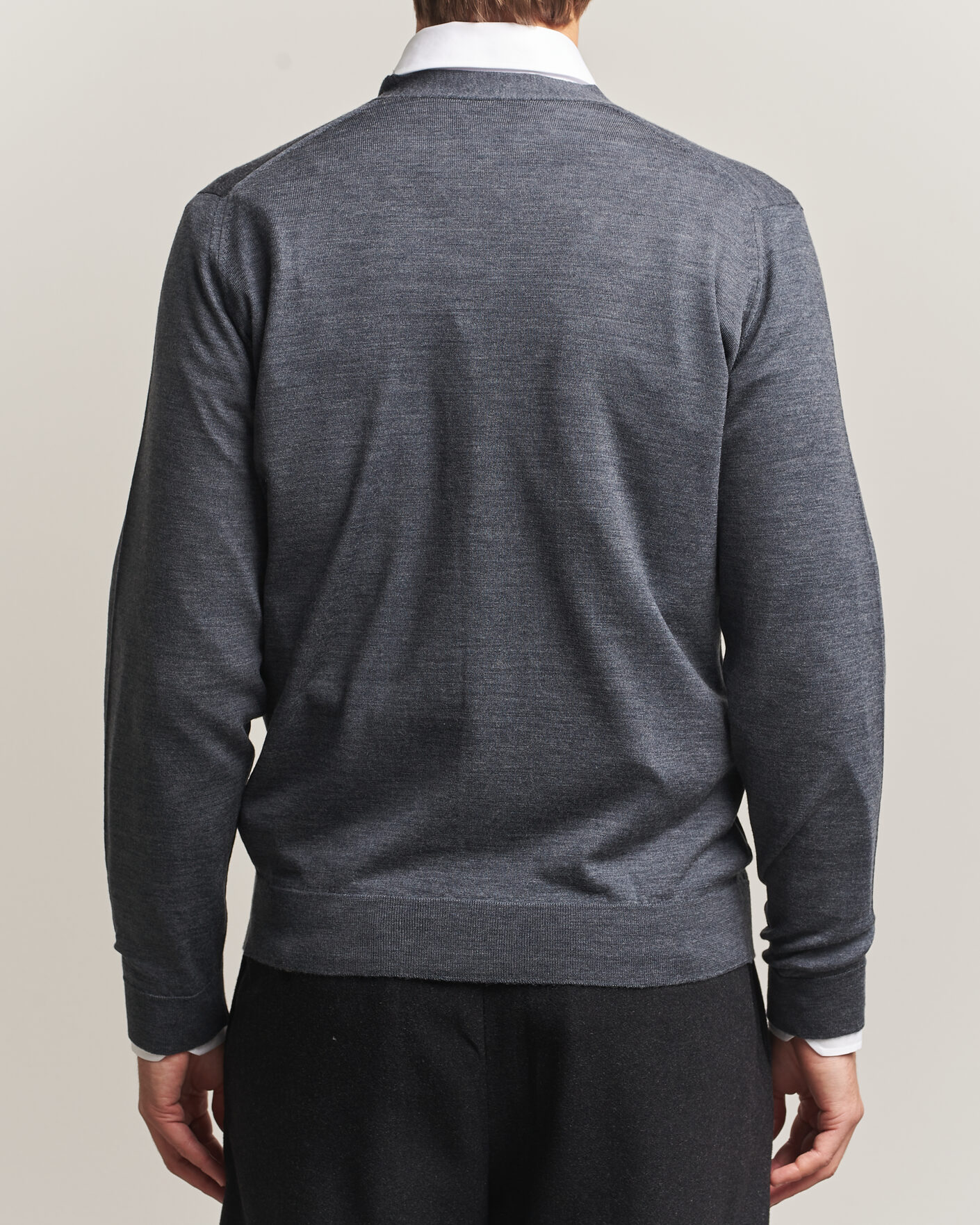 Men | Sweaters & Knitwear | John Smedley | Bradrick Extra Fine Merino Cardigan Charcoal