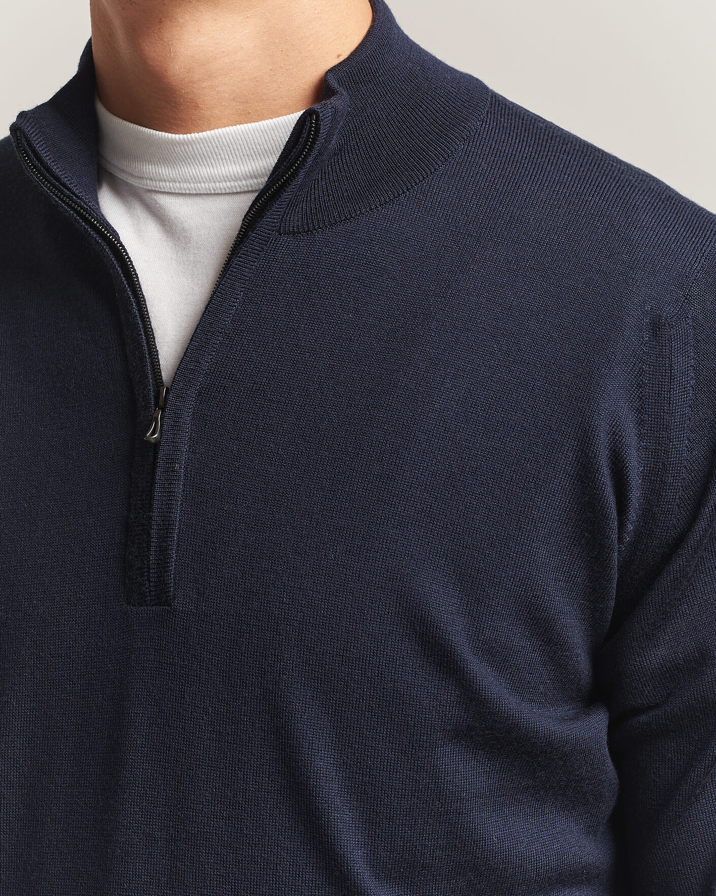 Men | Sweaters & Knitwear | John Smedley | Tapton Extra Fine Merino Half Zip Midnight