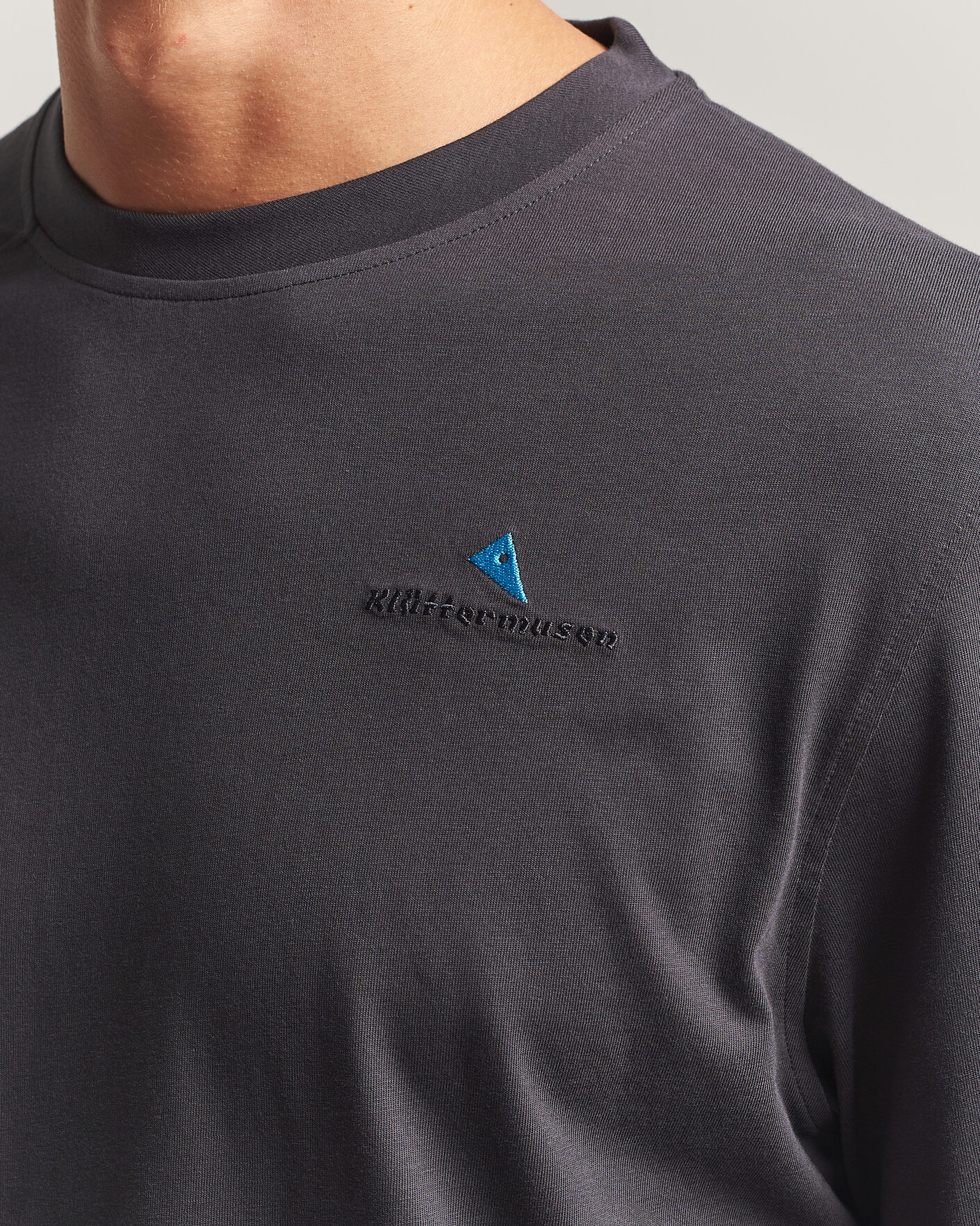 Men | T-Shirts | Klättermusen | Root Long Sleeve Logo T-Shirt Raven
