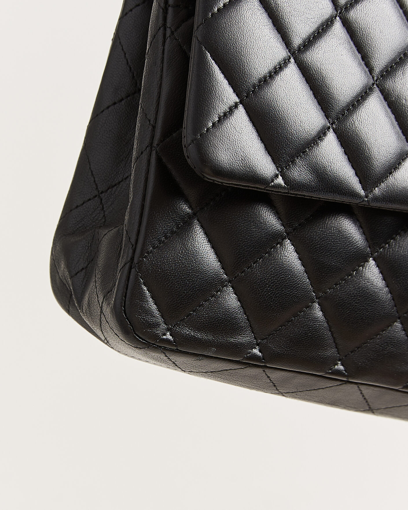 Men | Pre-Owned & Vintage Bags | Chanel Pre-Owned | Classic Medium Double Flap Bag Lambskin Black
