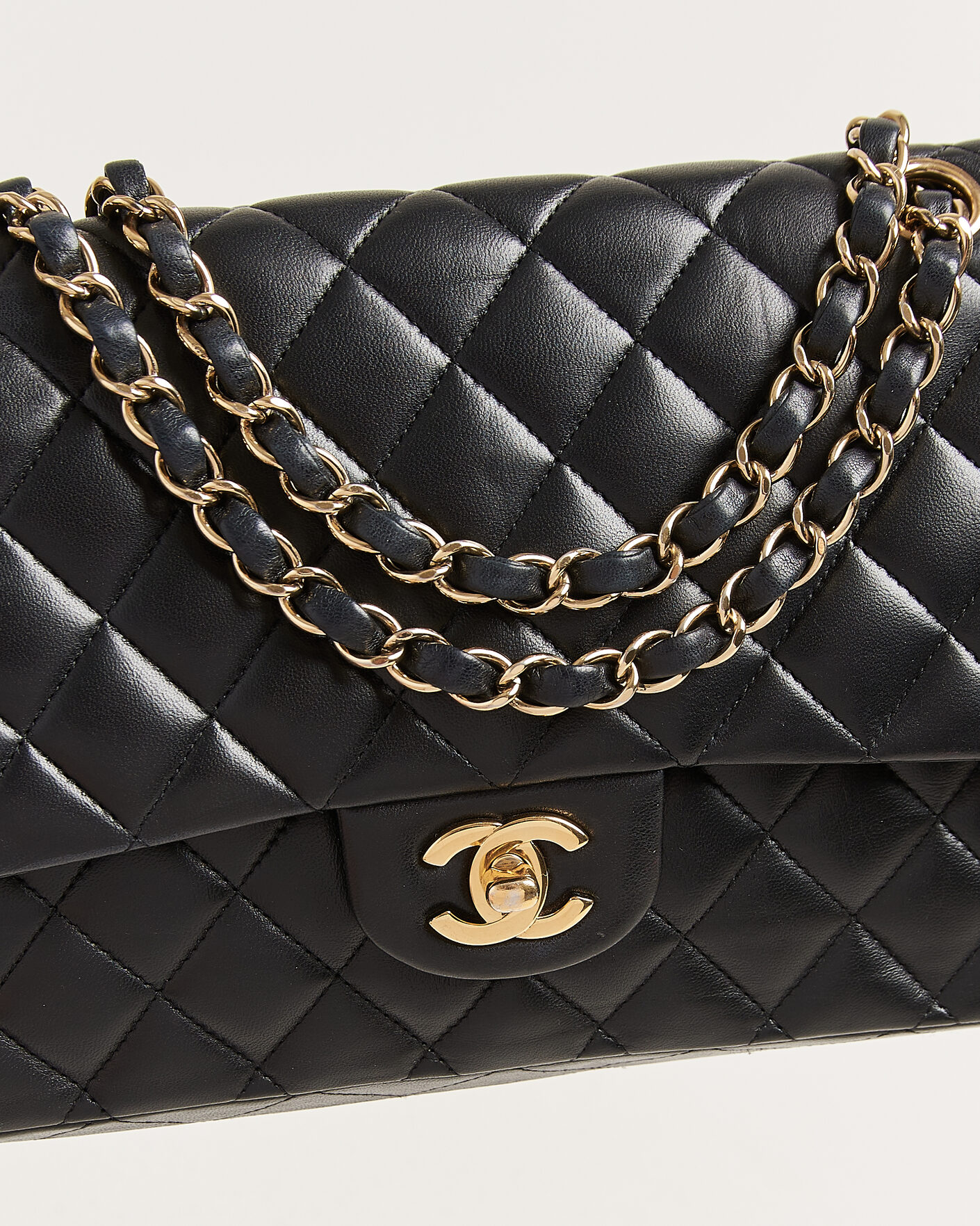 Men | Chanel Pre-Owned Classic Medium Double Flap Bag Lambskin Black | Chanel Pre-Owned | Classic Medium Double Flap Bag Lambskin Black