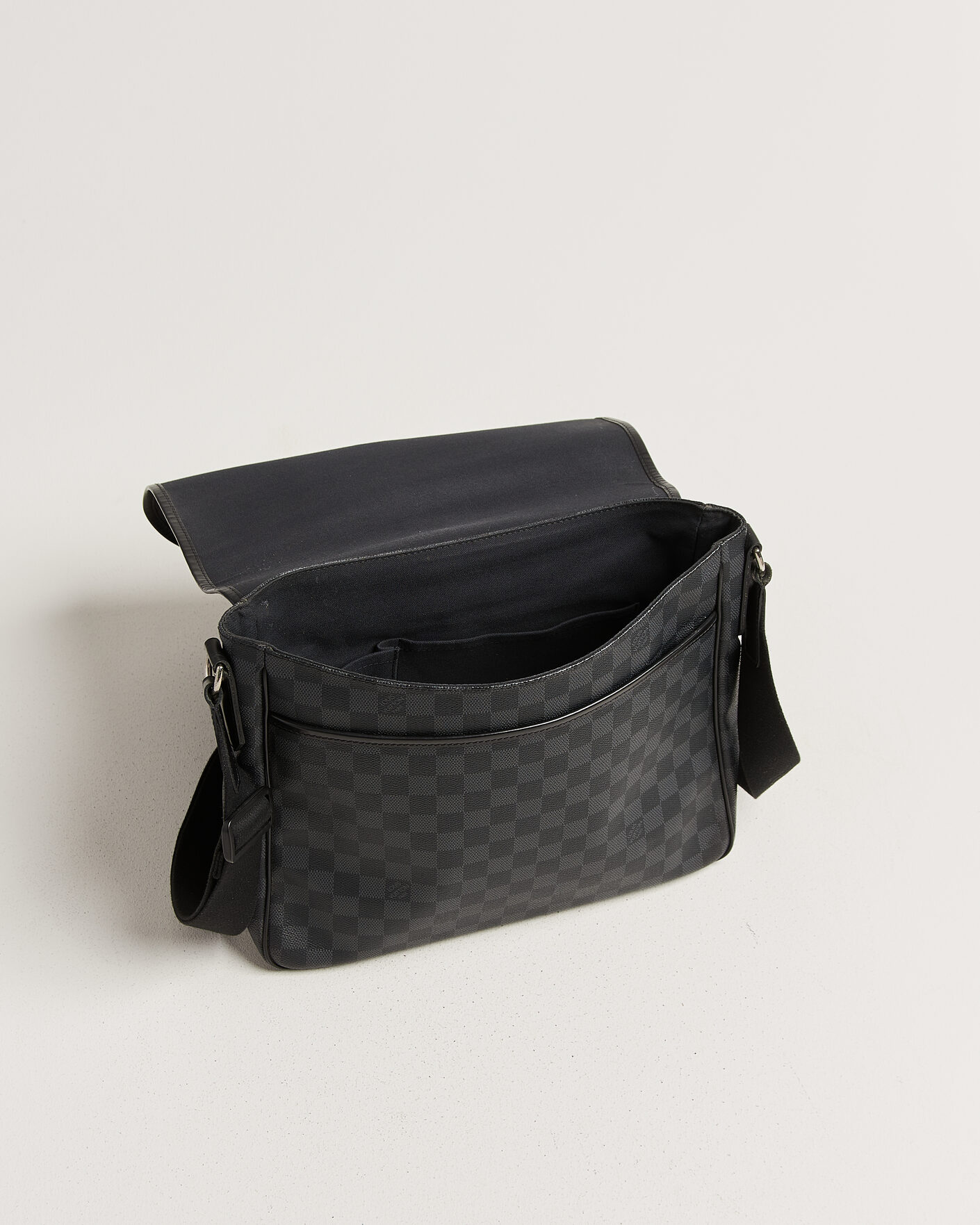 Men | Pre-Owned & Vintage Bags | Louis Vuitton Pre-Owned | Daniel MM Shoulder Bag Damier Graphite