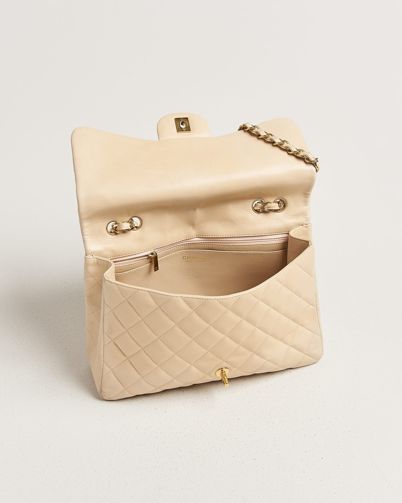 Men | Pre-Owned & Vintage Bags | Chanel Pre-Owned | Classic Jumbo Single Flap Bag Lambskin Beige