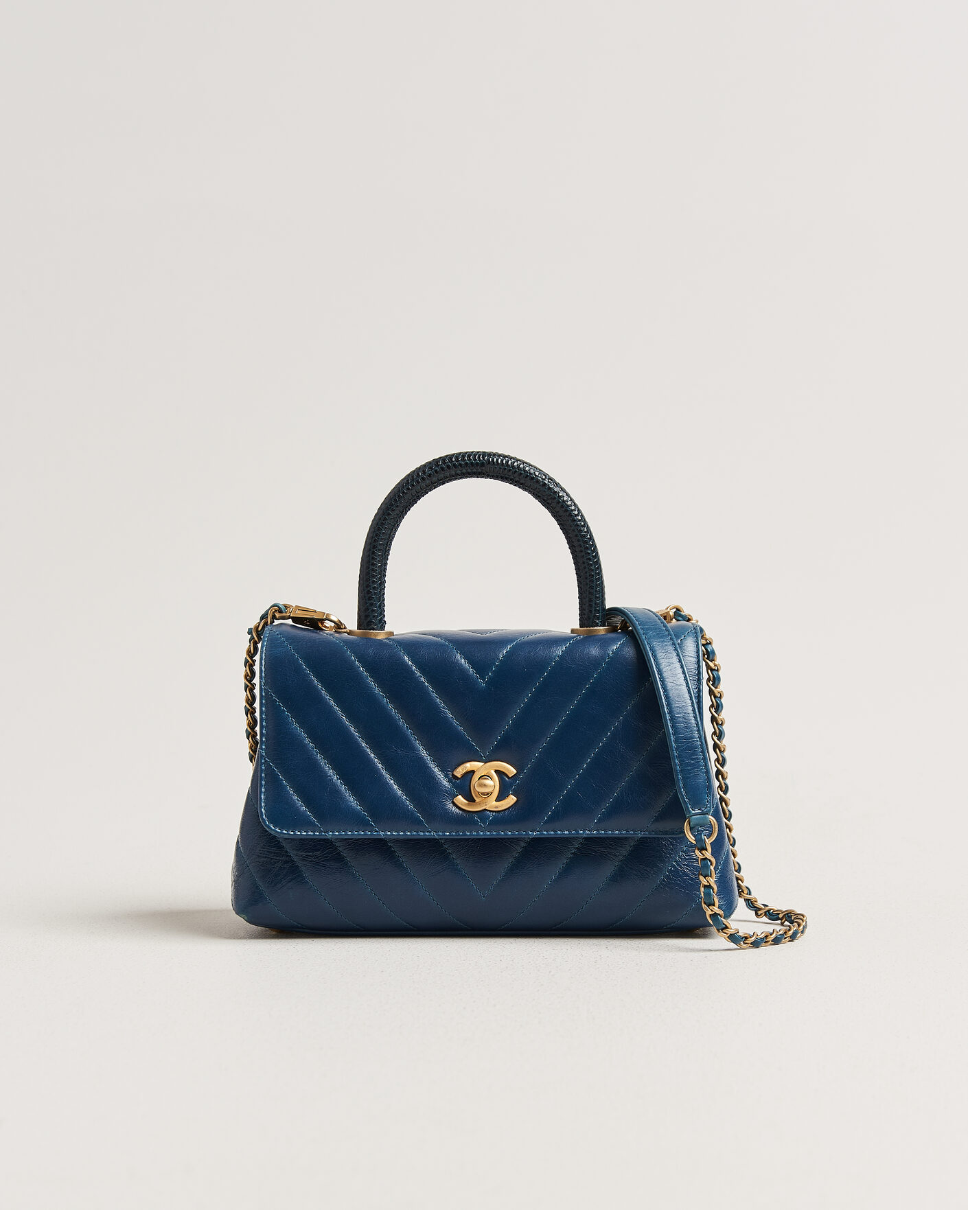 Men | Pre-Owned & Vintage Bags | Chanel Pre-Owned | Coco Handle Chevron Bag Blue
