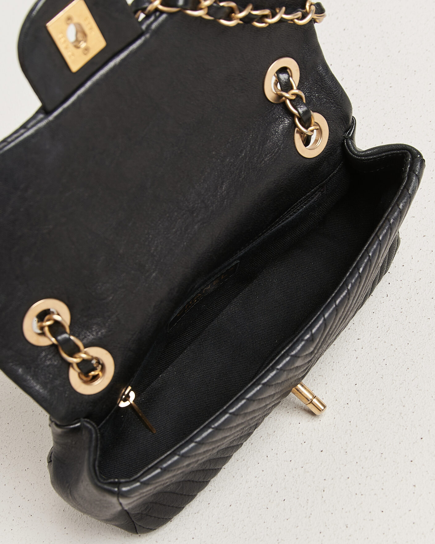 Men | Pre-Owned & Vintage Bags | Chanel Pre-Owned | Chevron Small Flap Bag Black