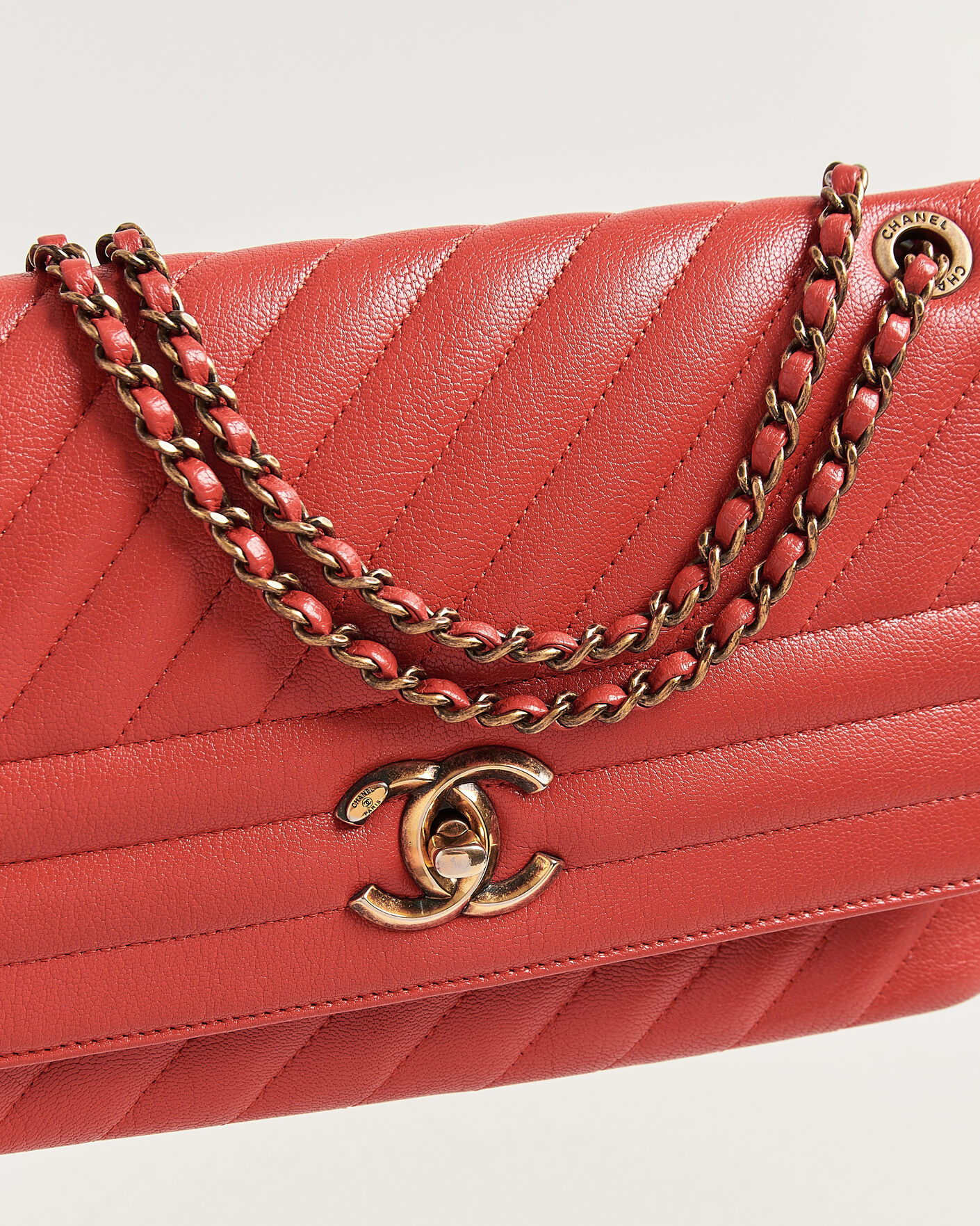 Men | Pre-Owned & Vintage Bags | Chanel Pre-Owned | Chevron Medium Flap Bag Coral