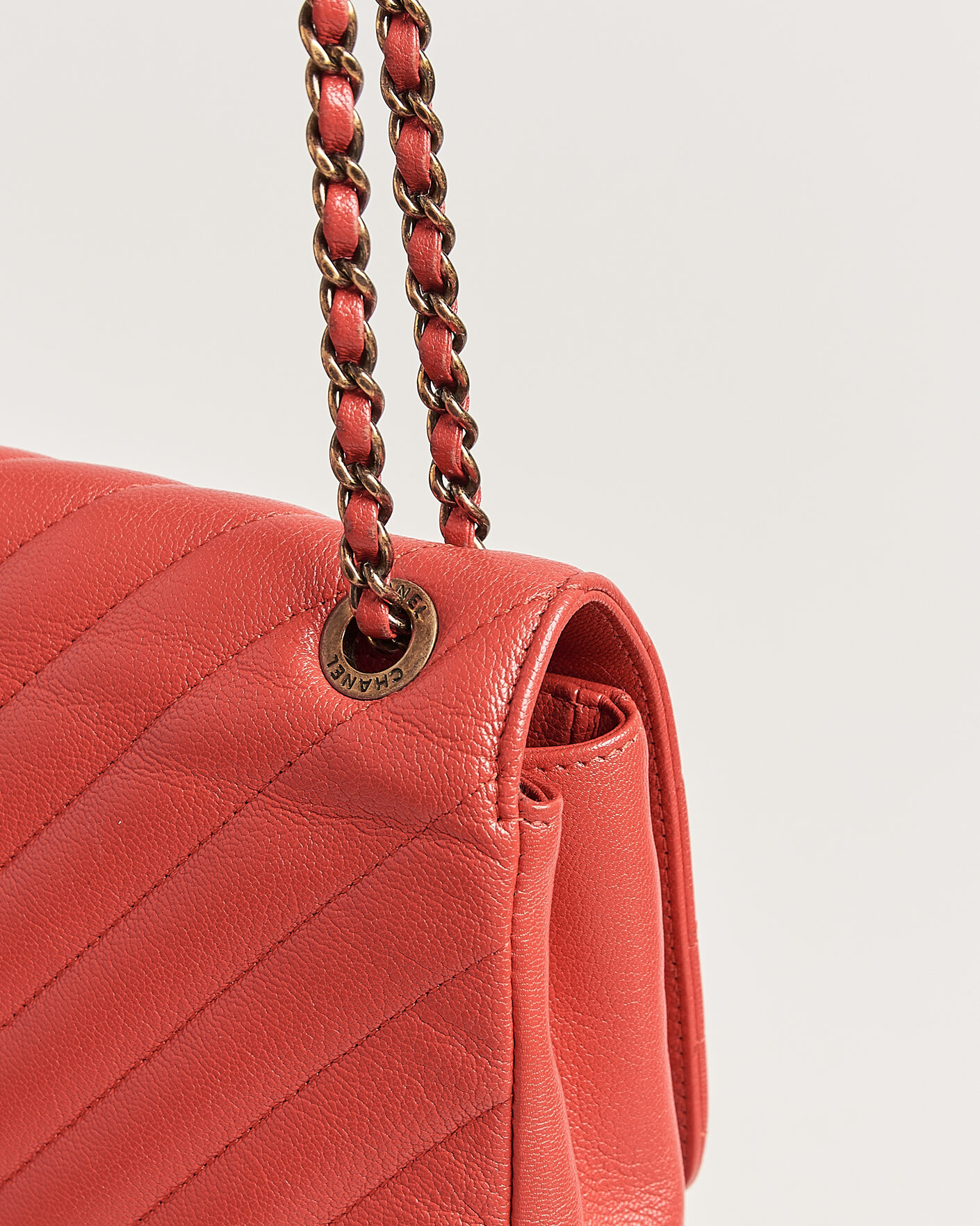 Men | Pre-Owned & Vintage Bags | Chanel Pre-Owned | Chevron Medium Flap Bag Coral