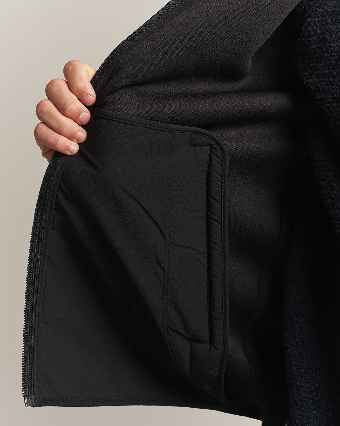 Men | Sweaters & Knitwear | Sail Racing | Bowman Pile Vest Carbon