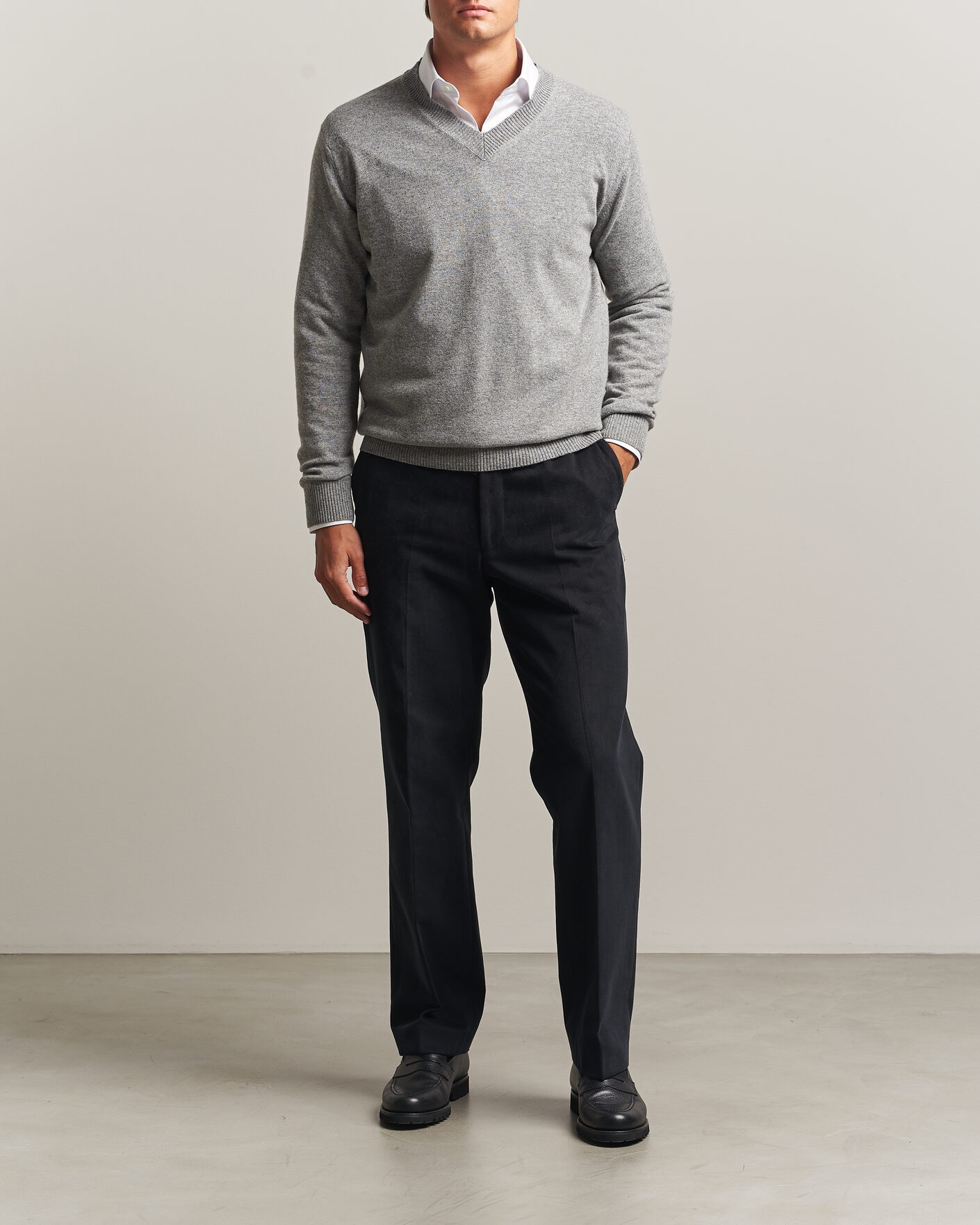 Men | Sweaters & Knitwear | Oscar Jacobson | Gregor Wool/Cashmere V-Neck Grey Melange