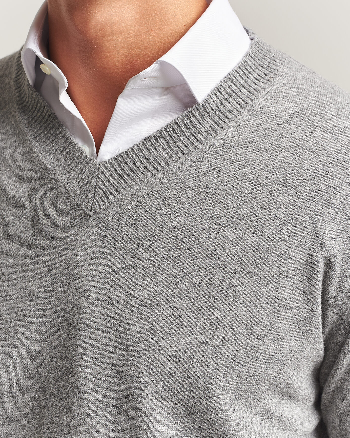 Men | Sweaters & Knitwear | Oscar Jacobson | Gregor Wool/Cashmere V-Neck Grey Melange