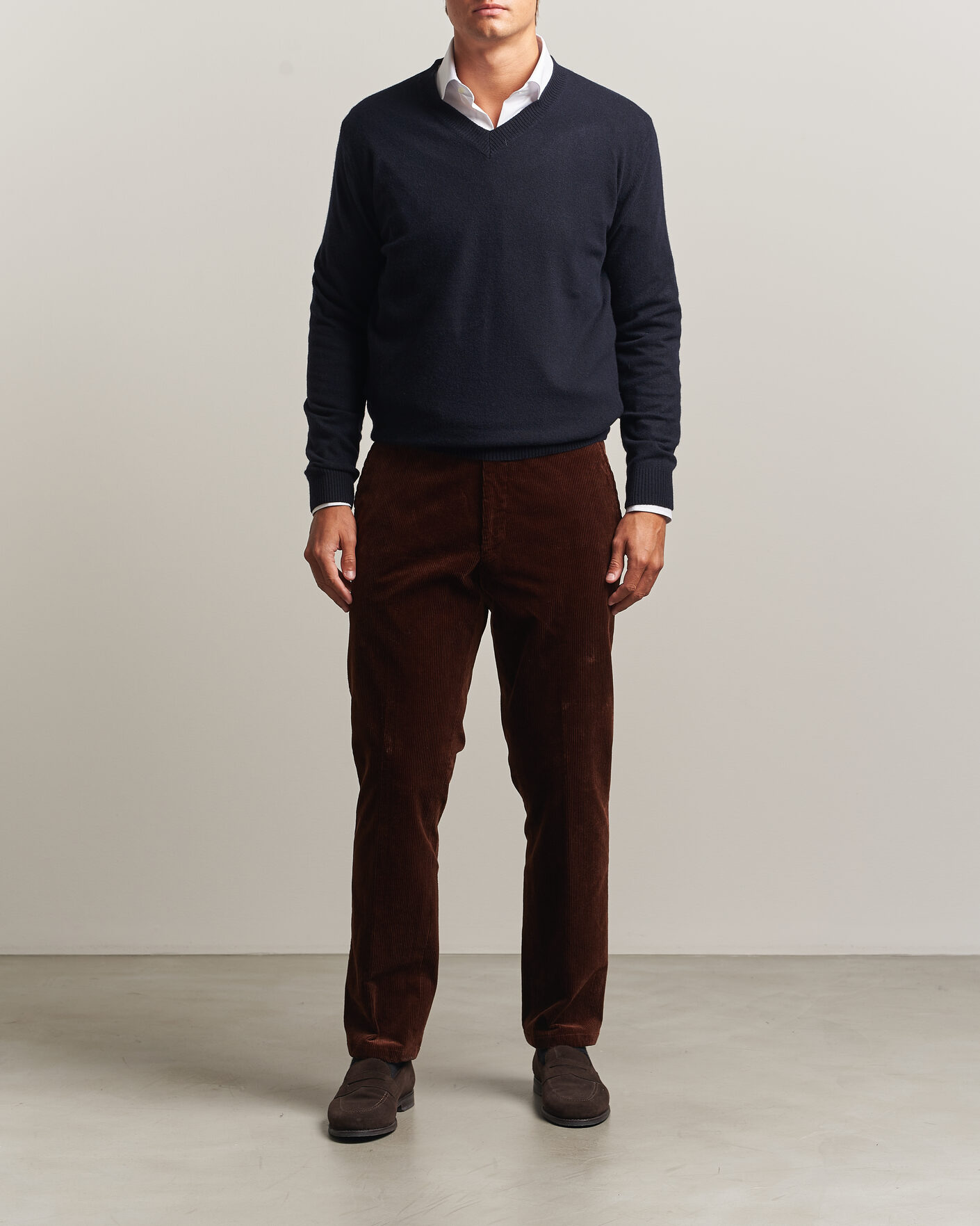 Men | Sweaters & Knitwear | Oscar Jacobson | Gregor Wool/Cashmere V-Neck Navy