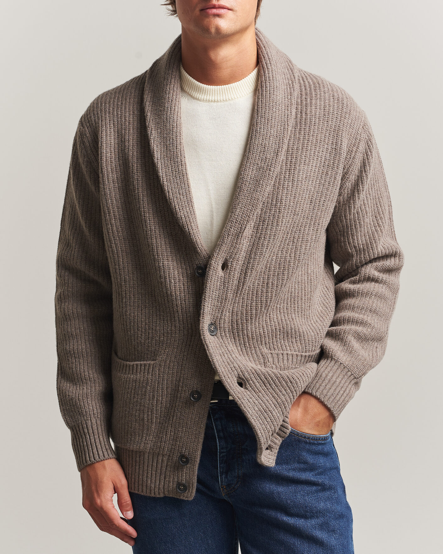 Men | Sweaters & Knitwear | Oscar Jacobson | Roland Wool Cardigan Beige