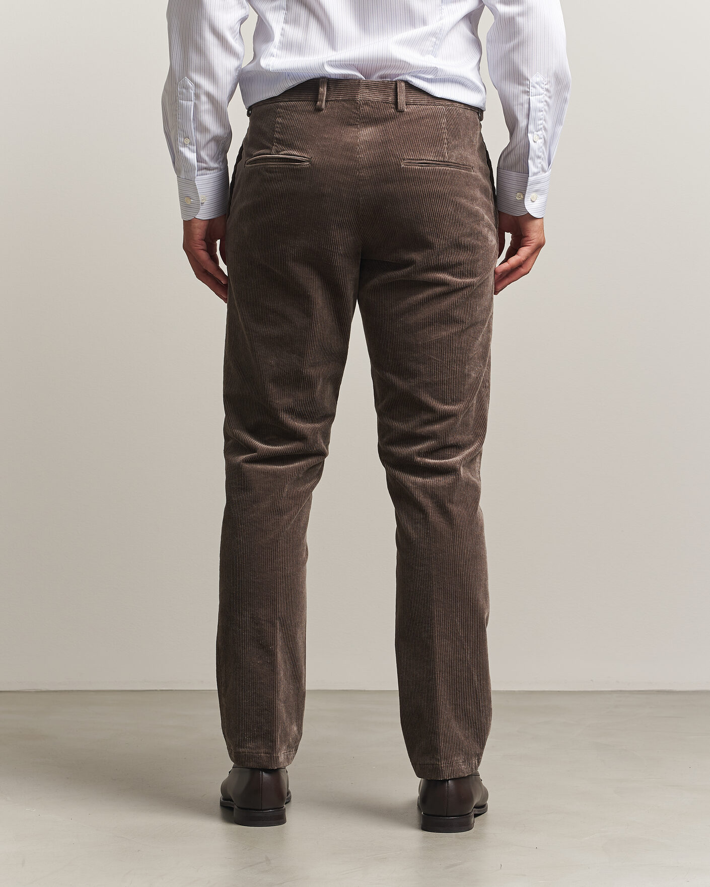 Men | Trousers | Oscar Jacobson | Dandy Corduroy Trousers Taupe