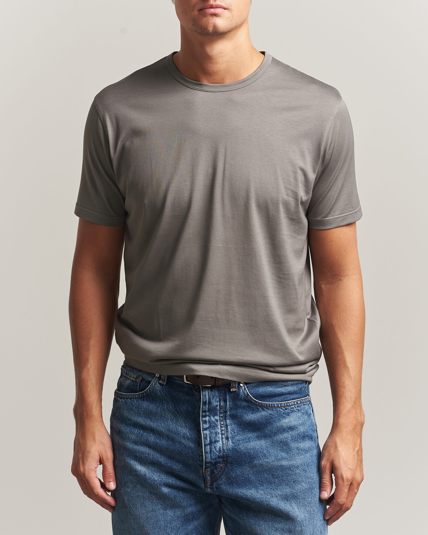 Men | T-Shirts | Sunspel | Crew Neck Q82 Cotton T-Shirt Smoke Grey