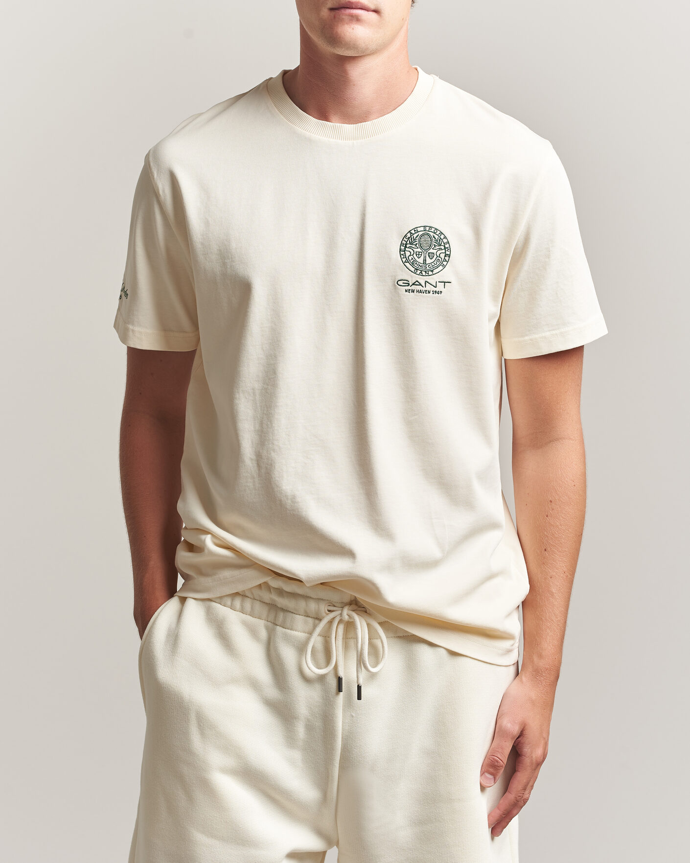 Men | T-Shirts | Gant | Tournament Crew Neck T-Shirt Cream